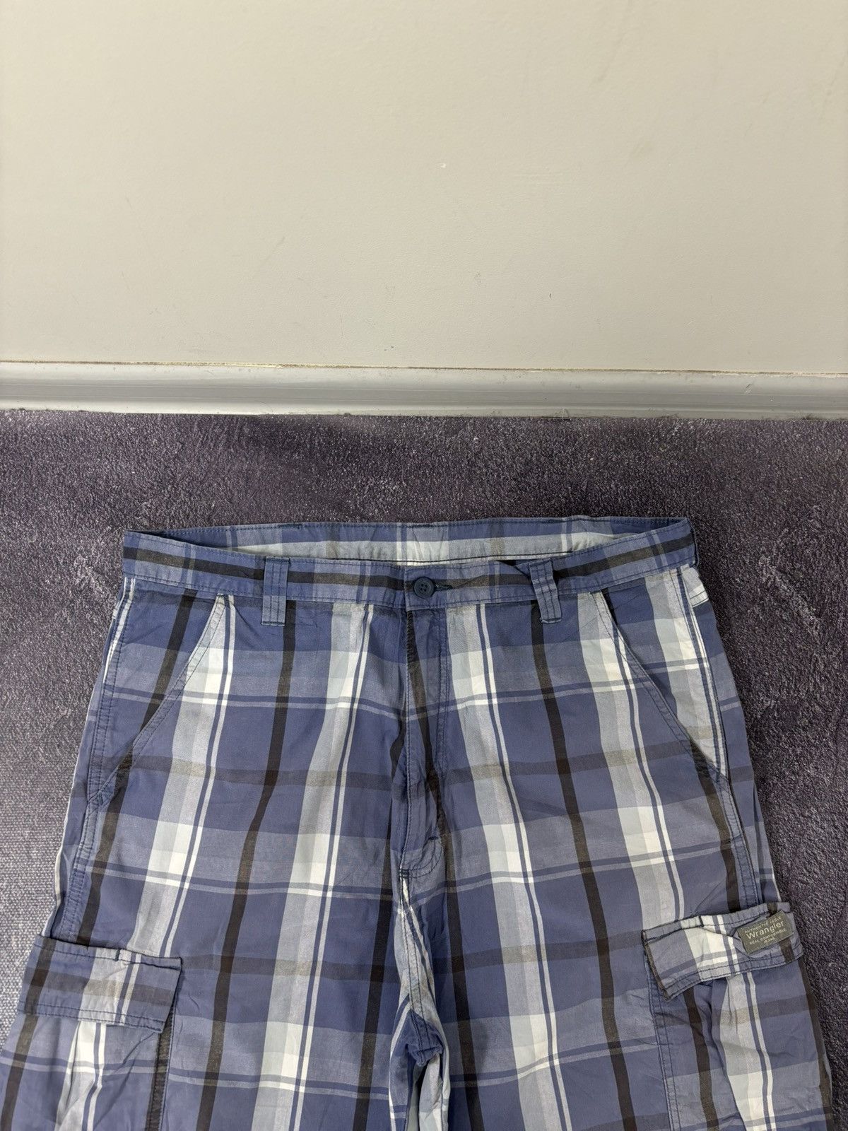 Vintage Vintage Wrangler USA Blue Check Utility Hype Cargo Shorts Size US 38 / EU 54 - 8 Thumbnail
