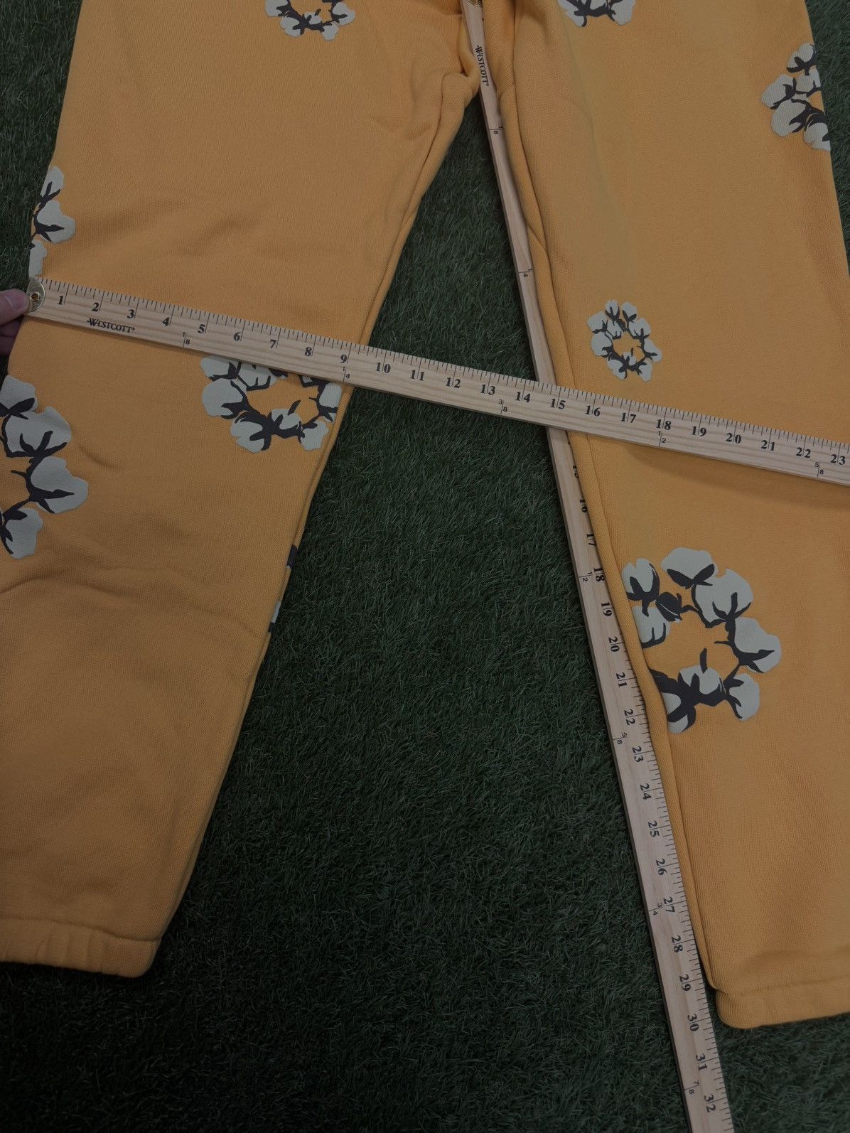 Cactus Plant Flea Market × DENIM TEARS Denim Tears CPFM Cotton Wreath Sweatpants Size M (NEW) Size US 31 - 11 Thumbnail
