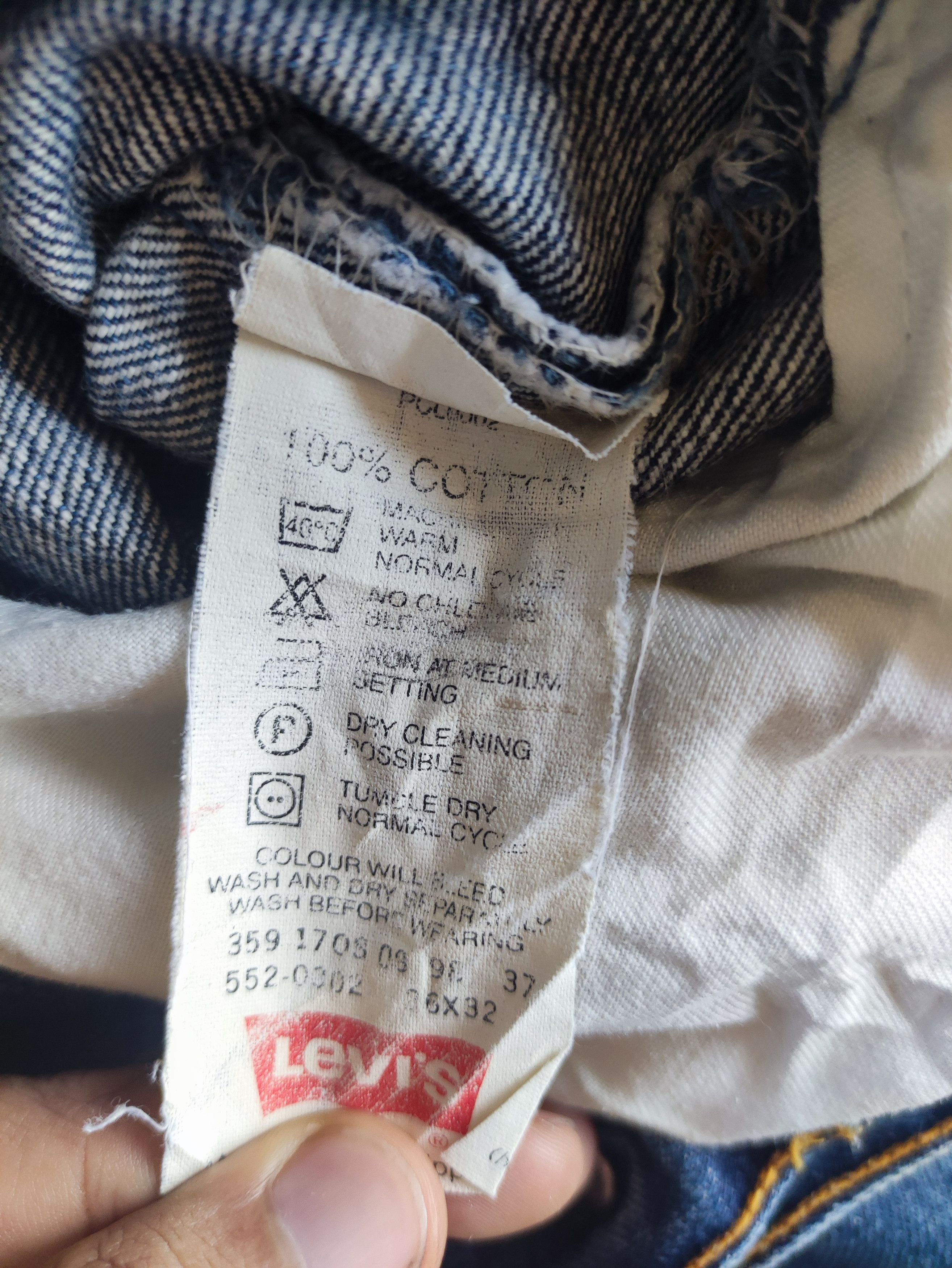 Jean × Levi's × Vintage Vintage Levi's 552 Distressed Jeans Faded Denim Pants W28 Size US 28 / EU 44 - 7 Thumbnail