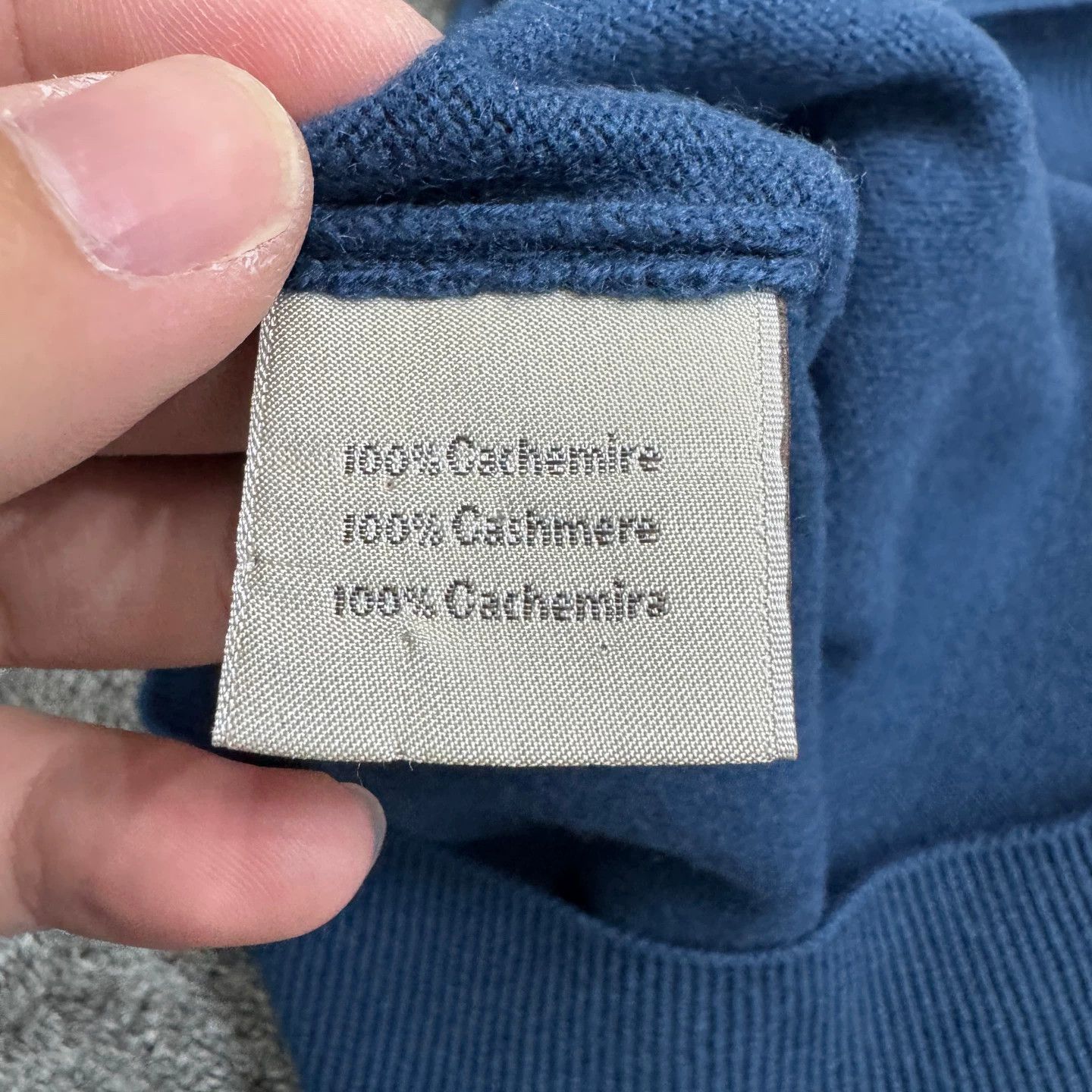 Hermes Hermes V-neck cashmere knit sweater shoulder 46 Size US S / EU 44-46 / 1 - 2 Thumbnail