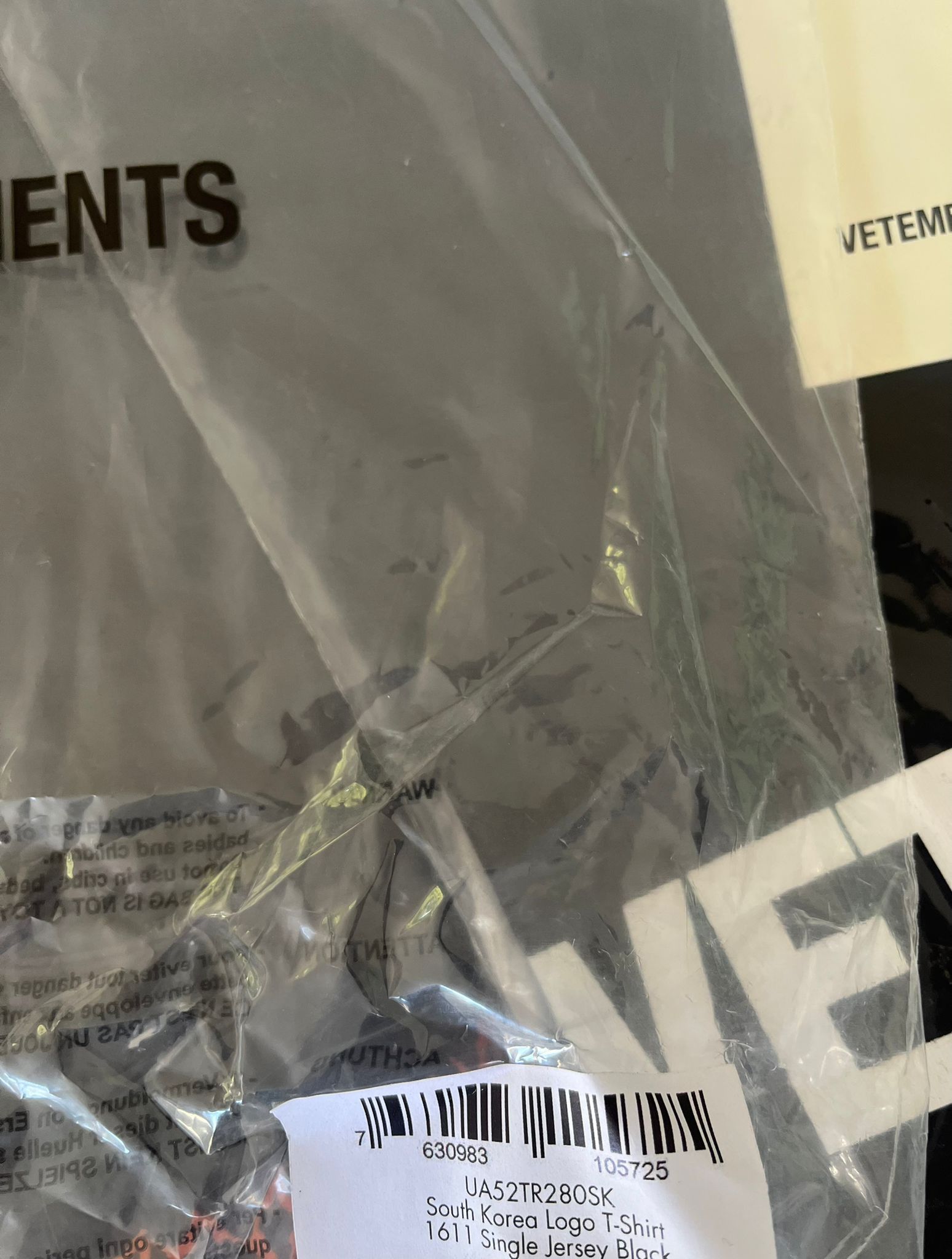 Vetements Dollar Long Sleeve Logo T-Shirt LS in Black Size US XL / EU 56 / 4 - 15 Thumbnail