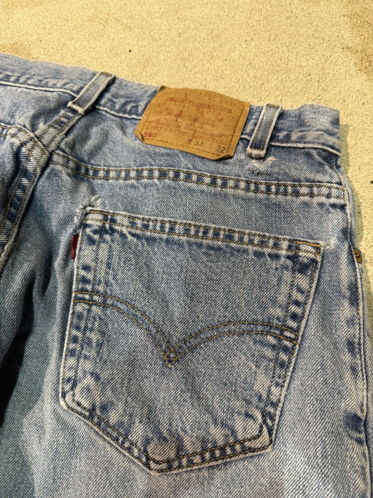 Levi's Vintage Levi’s 560 Relaxed Fit Jeans – Made in USA Era Size US 34 / EU 50 - 7 Thumbnail