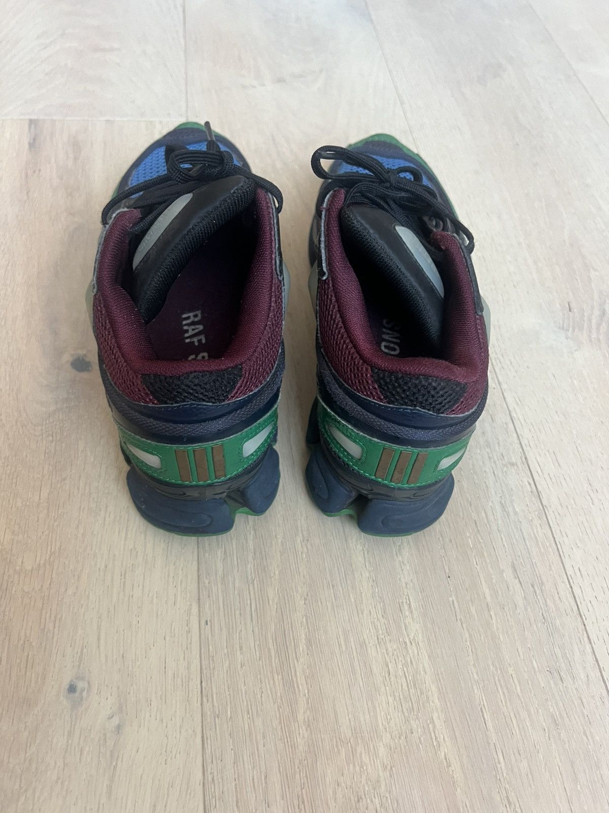 Adidas × Raf Simons Raf simons adidas size 8 ozweego 2 red green Size US 8 / EU 41 - 4 Thumbnail