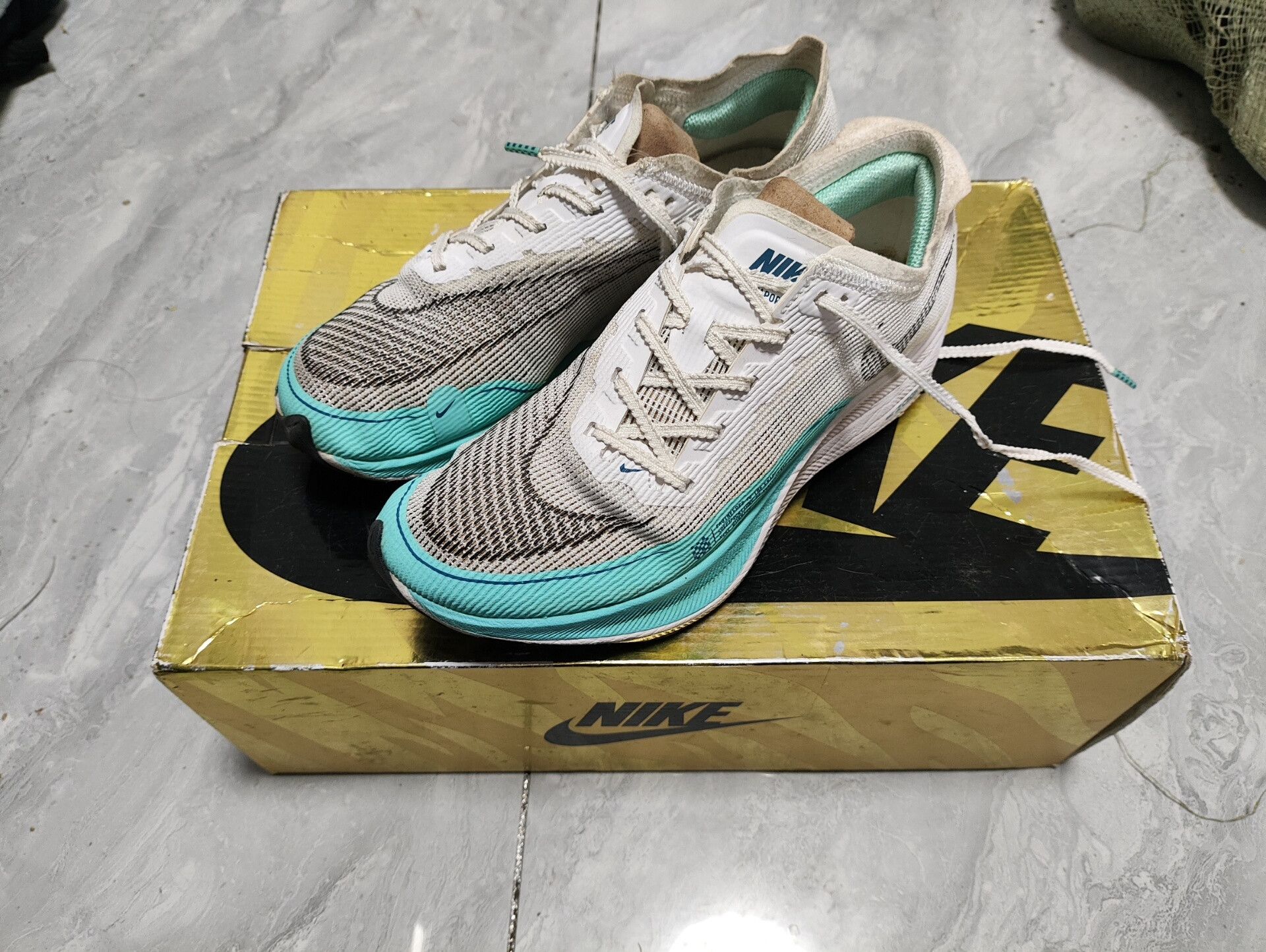 Nike Nike ZOOM White Lowtop Sneakers us_7-5 Women Size US 7.5 / IT 37.5 - 1 Thumbnail