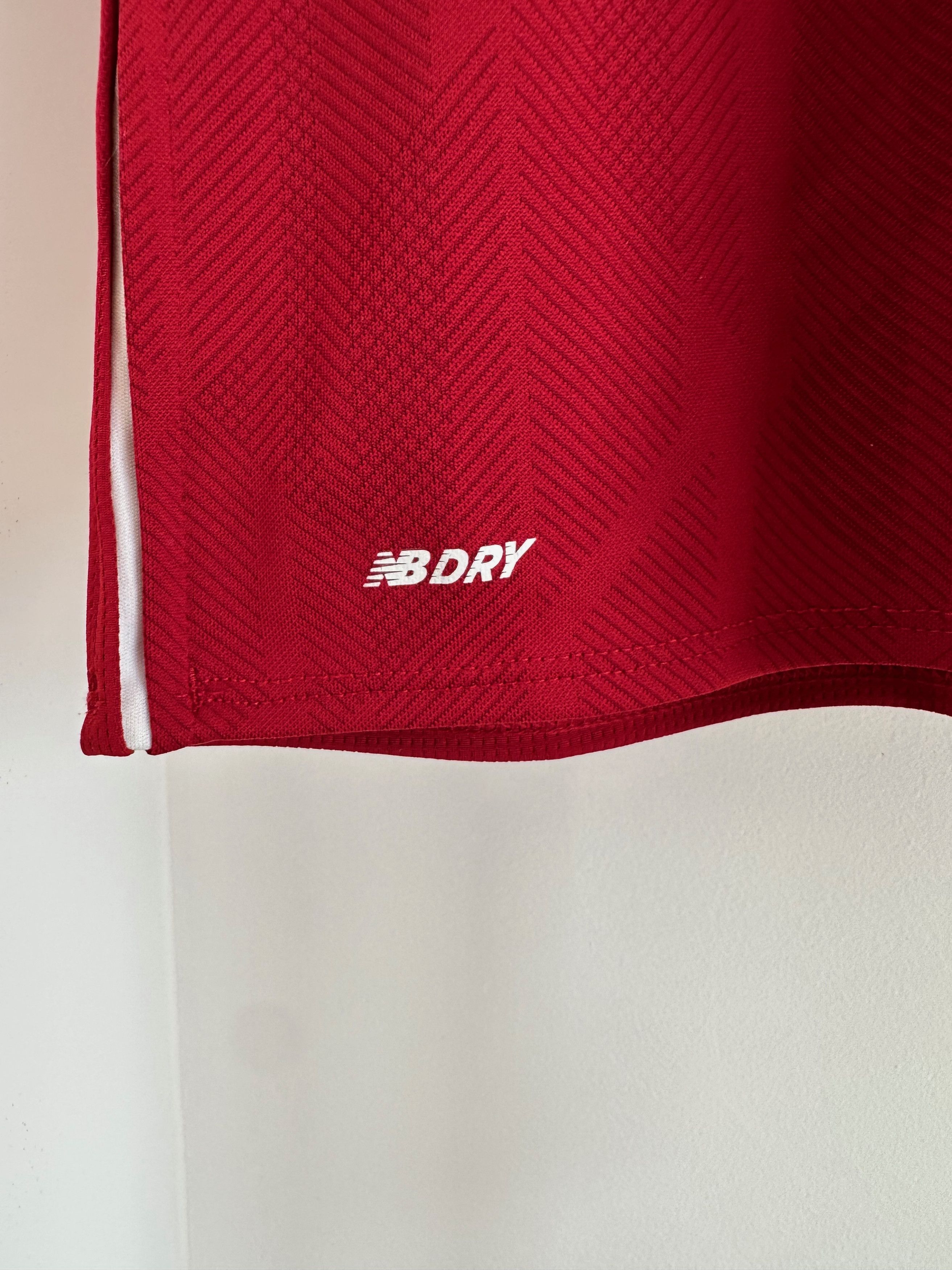 New Balance 2018 New Balance Liverpool Home soccer shirt jersey Size US S / EU 44-46 / 1 - 3 Thumbnail