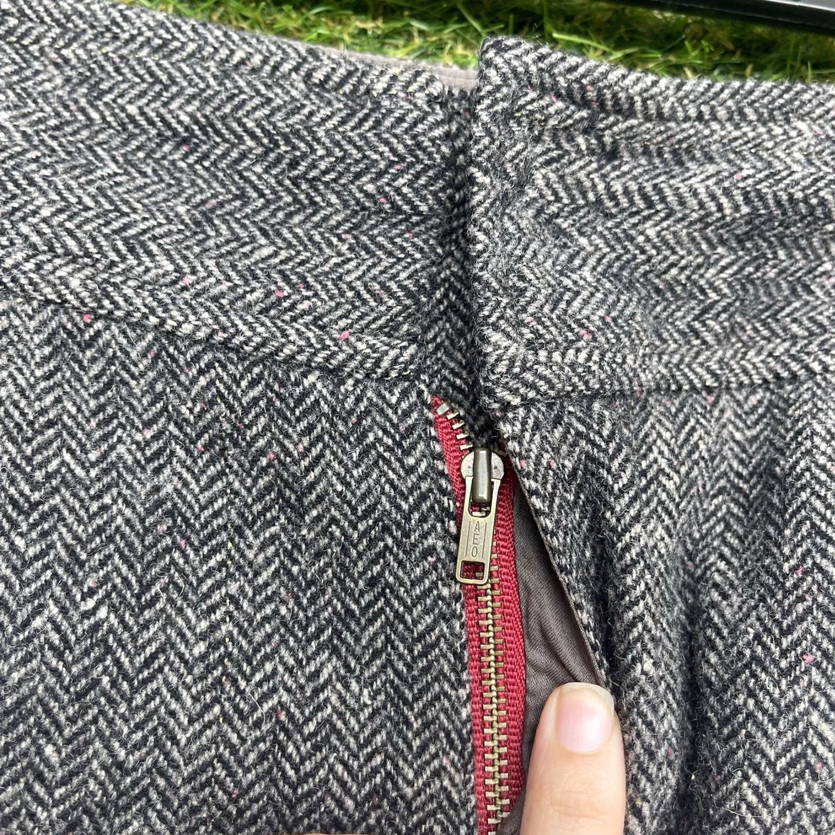 American Eagle Outfitters American Eagle Outfitters Skirt 6 Mini Wool Herringbone Gray Short Size 6 Women University Style Casual Vintage No Size 28" / US 6 / IT 42 - 4 Thumbnail