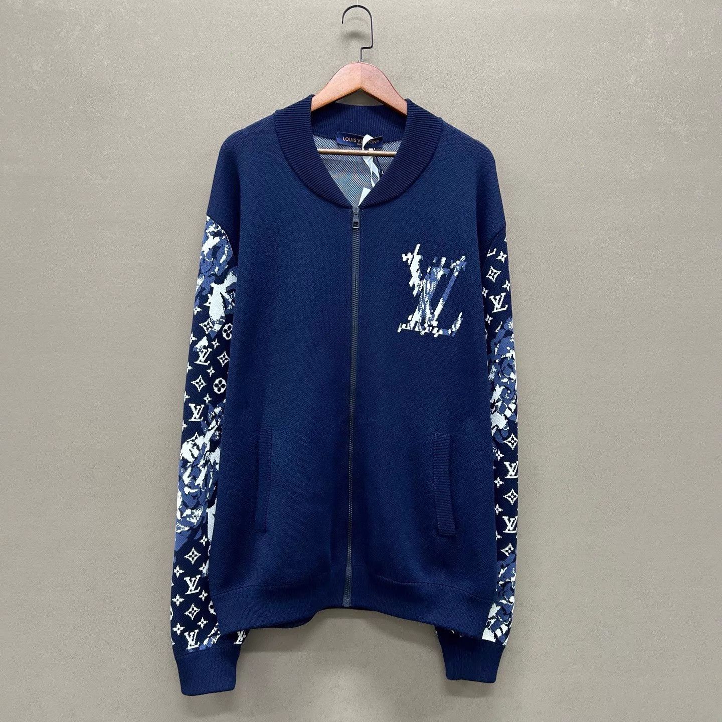 Louis Vuitton LV Navy Pigeon Tapestry Arm Print Knit Zip Jkt 5L Size US XXL / EU 58 / 5 - 1 Thumbnail