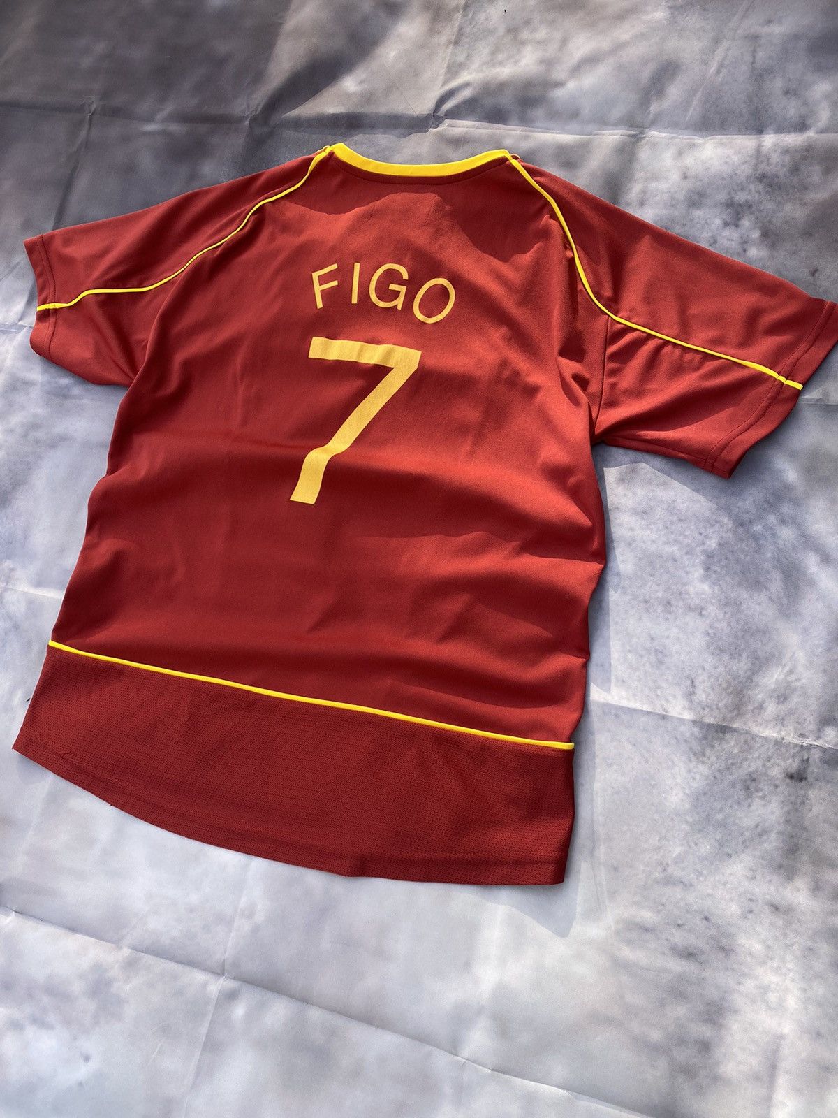 Vintage Vintage Portugal 2002-04 Home Football Soccer Jersey Figo #7 Size US M / EU 48-50 / 2 - 13 Thumbnail