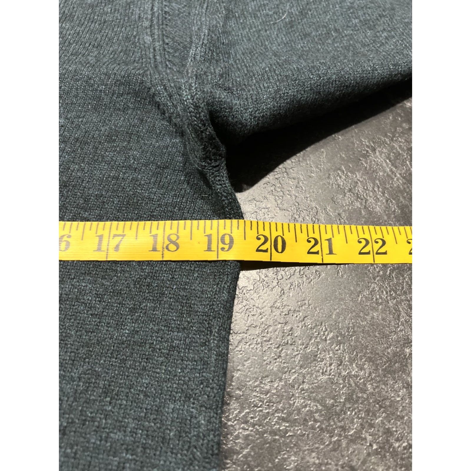 Saks Fifth Avenue Saks Fifth Avenue Sweater V-Neck Pullover Green 38 Men 100% Pure Lambswool Size 38 Regular 변 Size US M / EU 48-50 / 2 - 7 Thumbnail