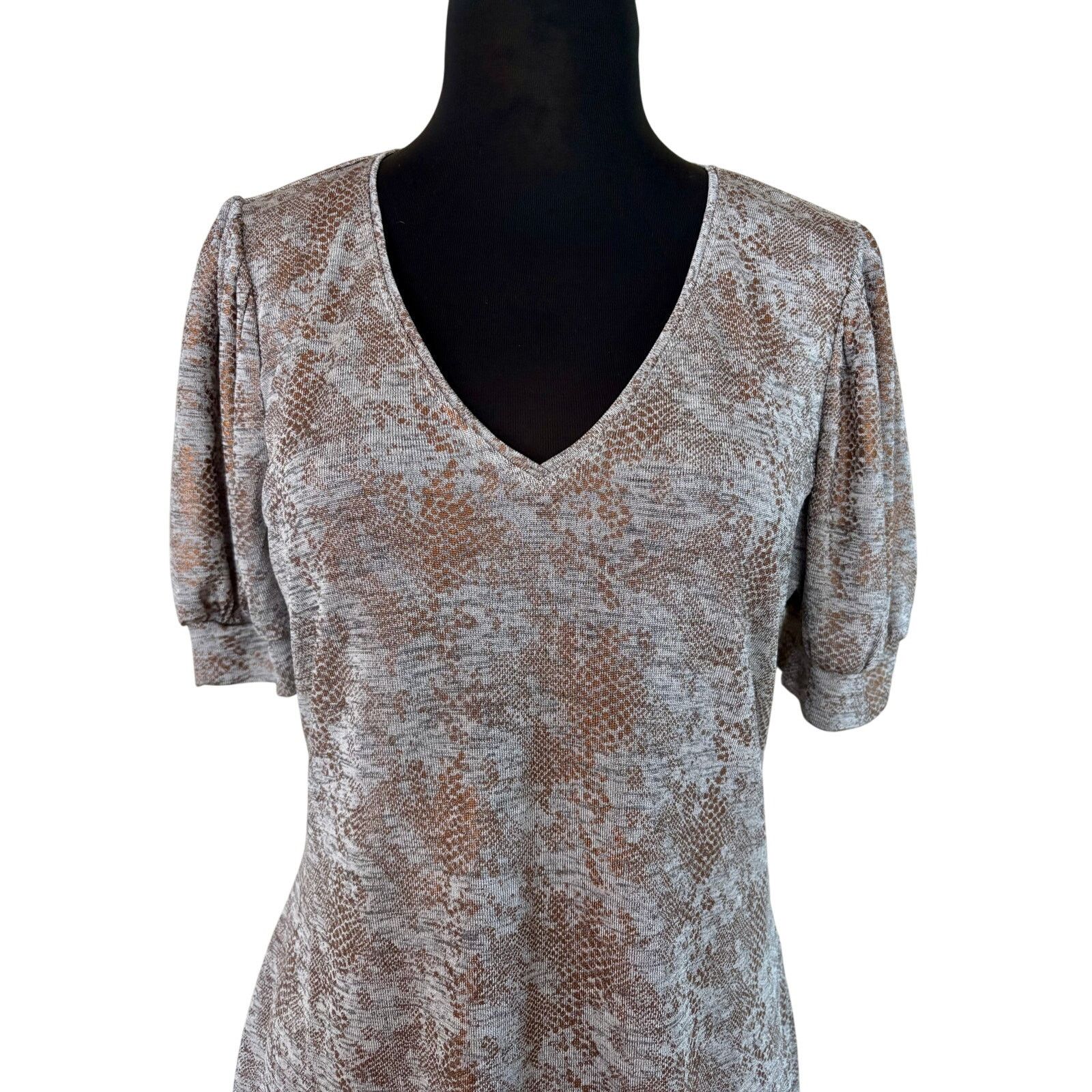 White House Black Market WHBM White House Black Market V Neck Bronze Metallic Top Size M / US 6-8 / IT 42-44 - 2 Thumbnail