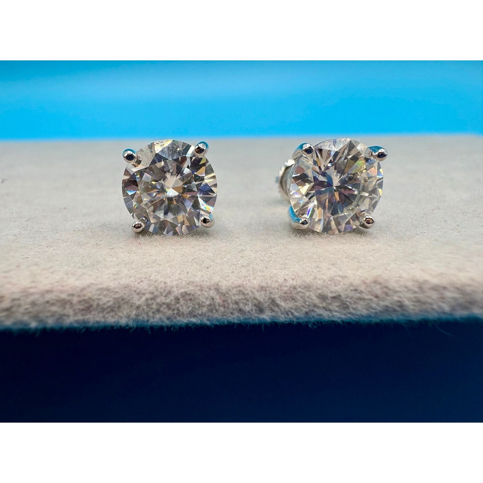 Jewelry Stunning 6CTW Moissanite Screw-back Earrings - D VVS1 Silver Size ONE SIZE - 4 Thumbnail