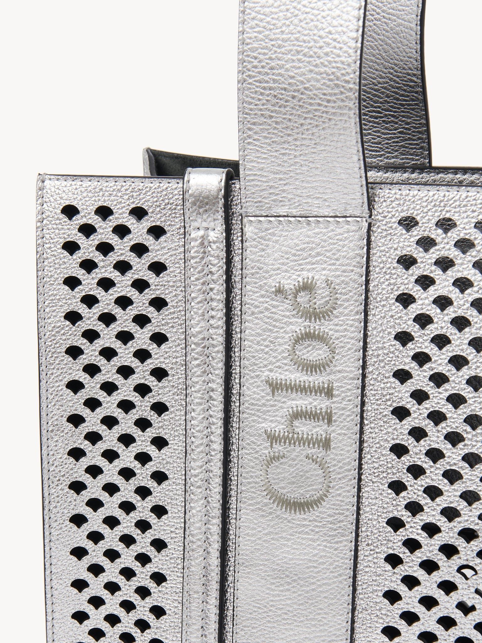 Chloe o1loc1c1224 Size: OS / CHC24 Woody Medium Tote Bag in Silver Size ONE SIZE - 7 Thumbnail