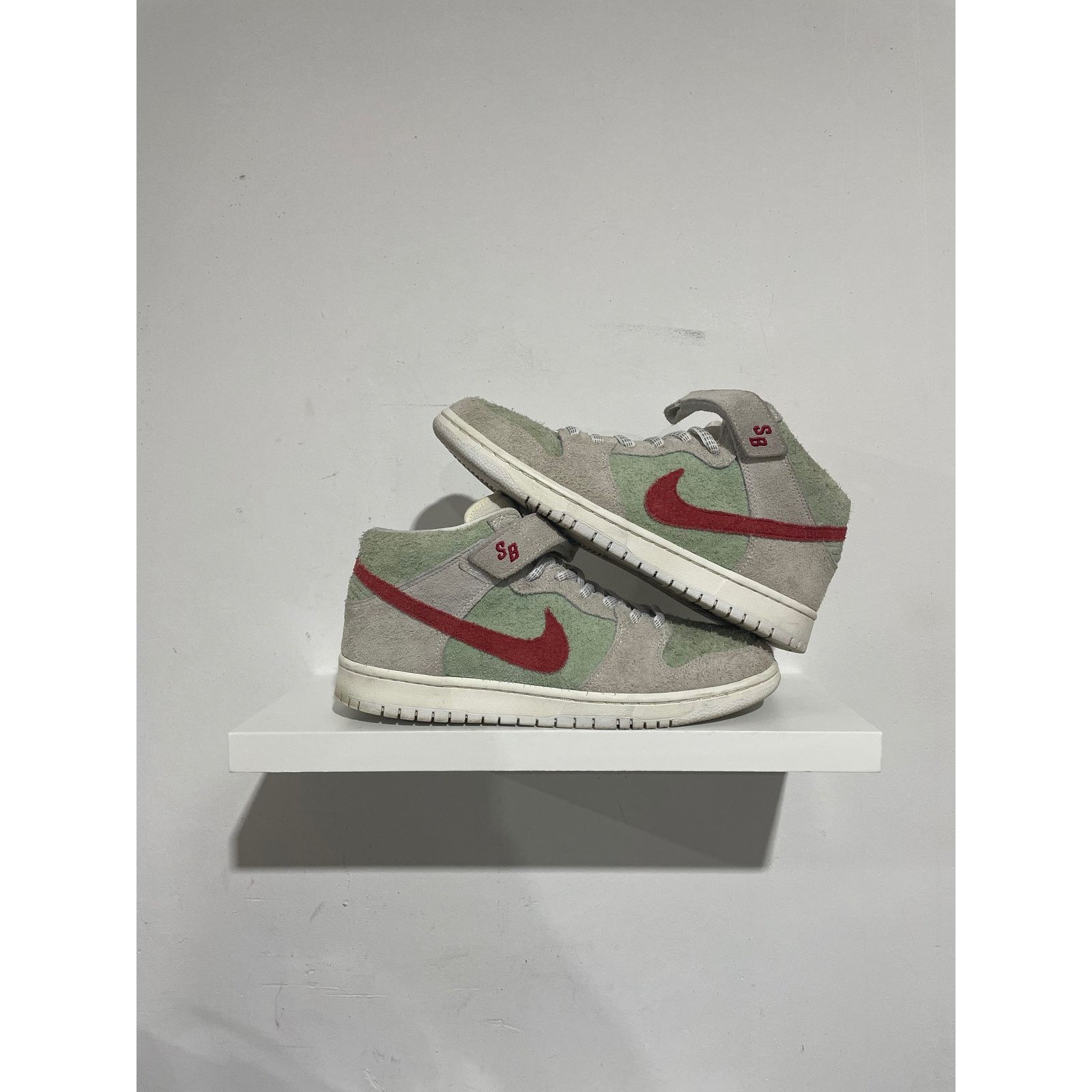 Nike NIKE DUNK MID SB WHITE WIDOW SIZE 10 Size US 10 / EU 43 - 1 Thumbnail