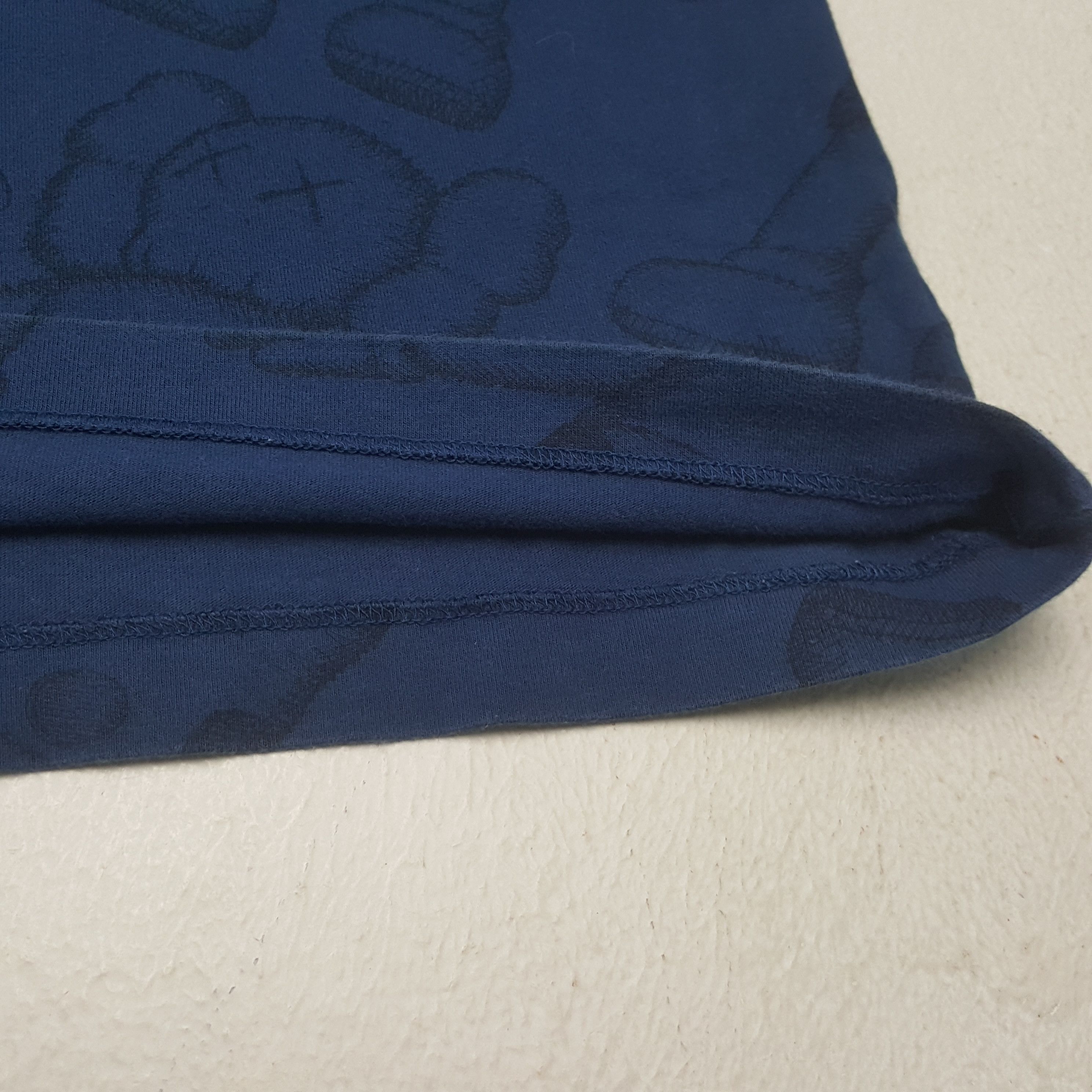 Kaws × Uniqlo Uniqlo X Kaws Streetwear Style Tshirt RR25 Size US M / EU 48-50 / 2 - 8 Thumbnail