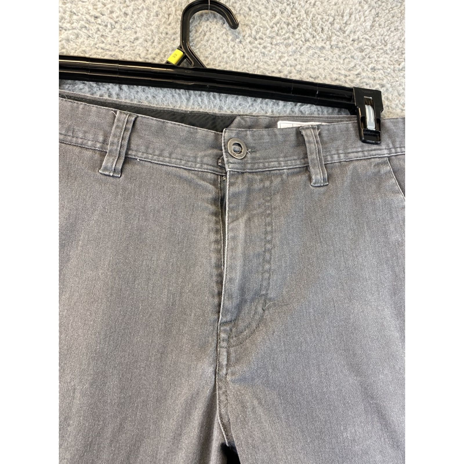 Volcom VOLCOM Mens Shorts Chino Flat Front 34 Gray Regular Inseam 9in Casual Outdoor Sports Pockets Size 34 I2-91-46 Size US 34 / EU 50 - 3 Thumbnail