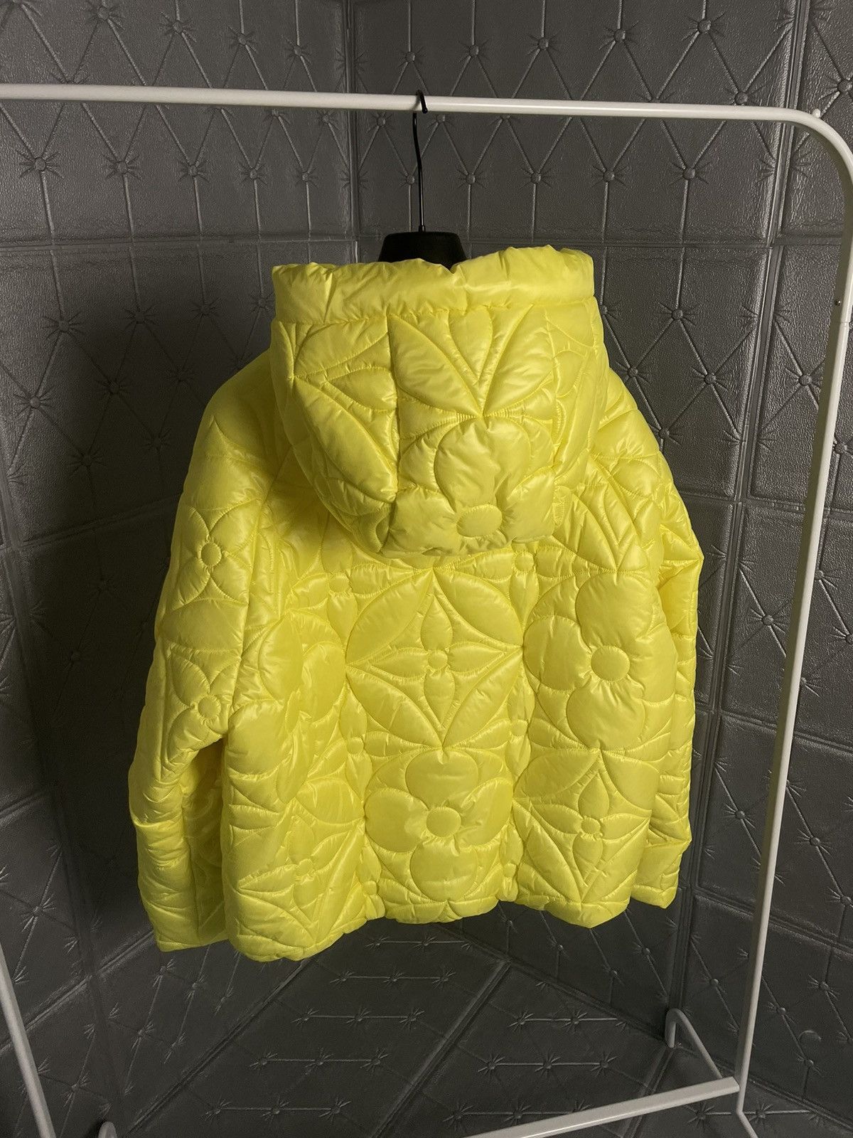 Louis Vuitton Louis Vuitton Virgil Abloh Flowers Puffer Jacket Size US M / EU 48-50 / 2 - 2 Thumbnail