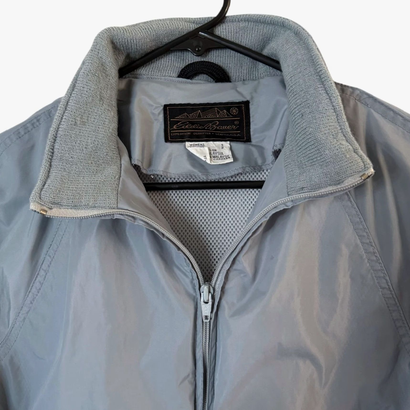 Eddie Bauer VINTAGE Eddie Bauer Windbreaker Jacket Blue Women's Small Zip Full Zip Hooded Pockets Lightweight All Seasons Outdoors Size S / US 4 / IT 40 - 7 Thumbnail