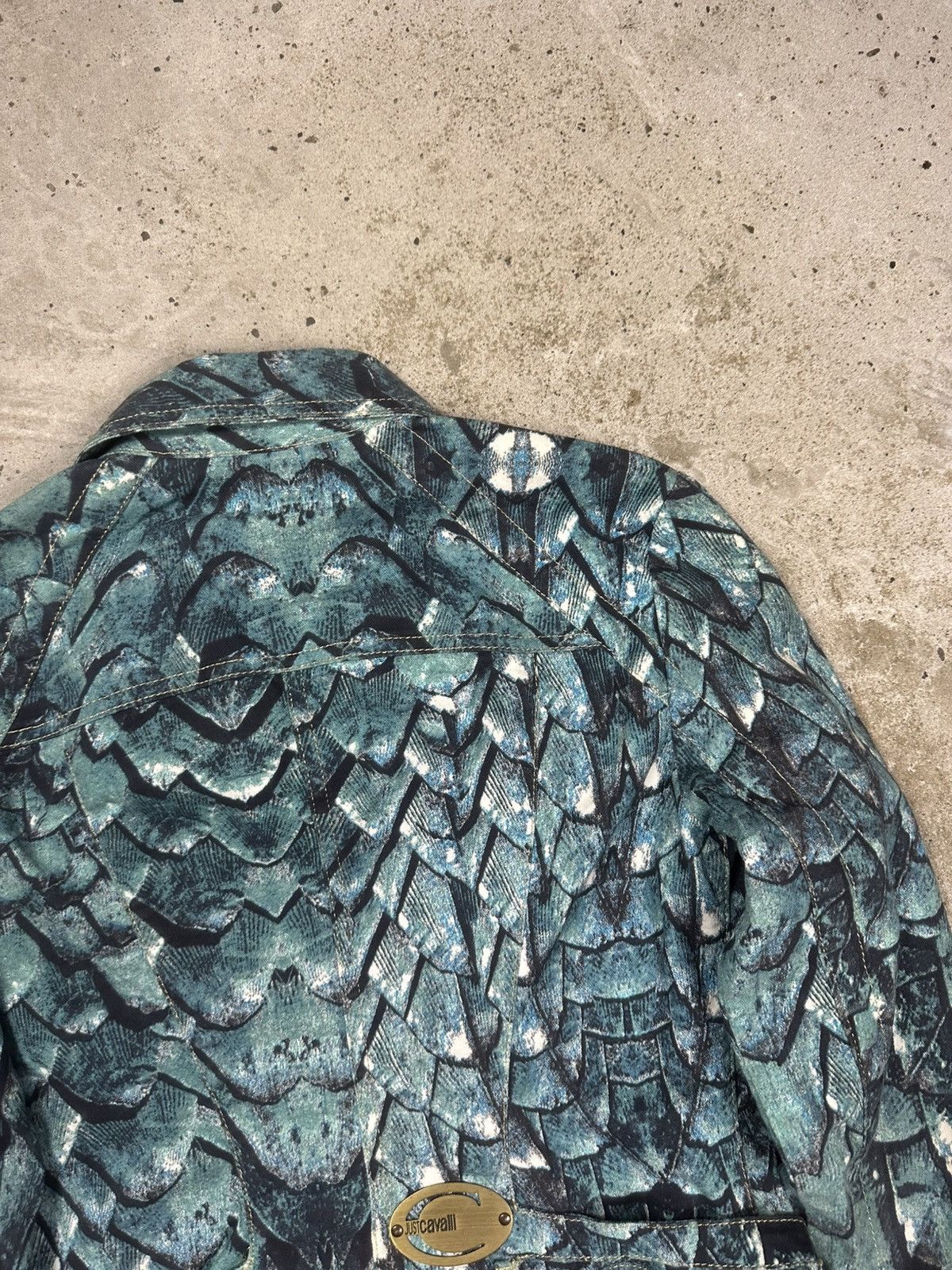 Just Cavalli 2000s Just Cavalli Python Blue Print Denim Trucker Jacket Size S / US 4 / IT 40 - 15 Thumbnail