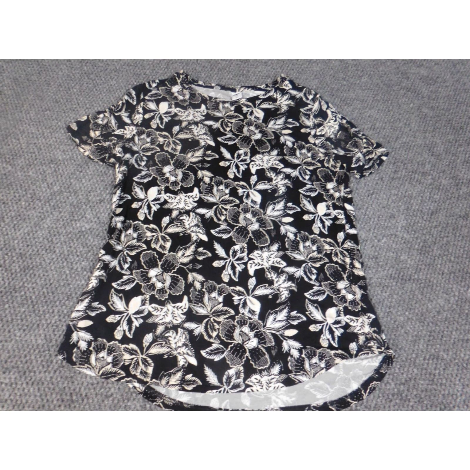Old Navy Old Navy Blouse Women S Black Floral Stretch Pullover Knit Rayon Short Sleeve Round Neck Casual Basic Size S / US 4 / IT 40 - 2 Thumbnail