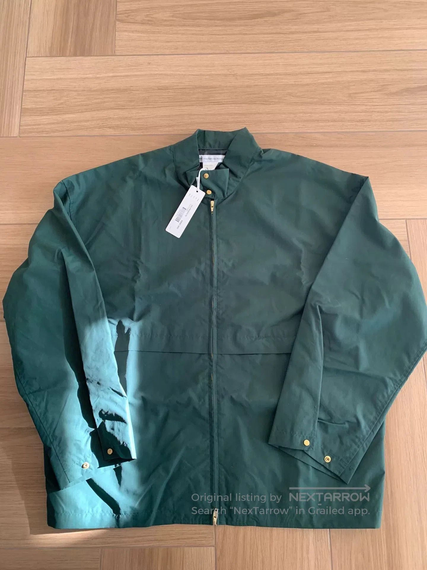 UNIVERSAL PRODUCTS. green windbreaker with zip front and collar. Size US L / EU 52-54 / 3 - 1 Thumbnail
