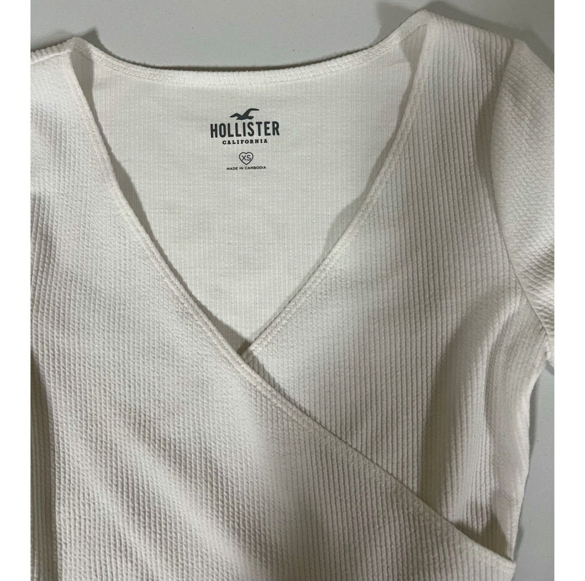 Hollister Hollister White V-Neck Wrap-Around Shirt Top Blouse Tee XS🤍✨ Size XS / US 0-2 / IT 36-38 - 3 Thumbnail