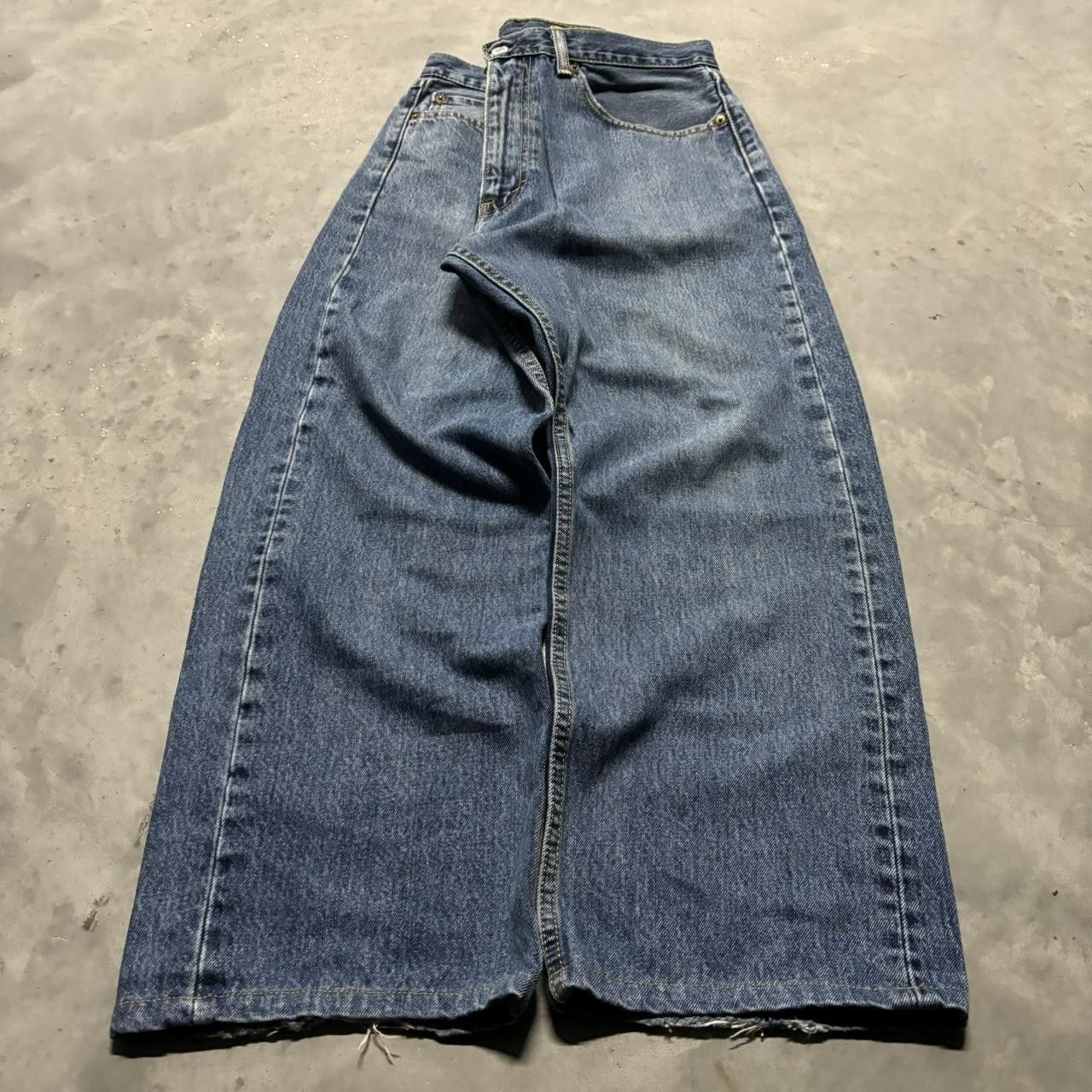 Levi's × Vintage Crazy Vintage Y2K/2000s Grunge Medium Wash Levi’s Essential Denim Jeans! Size US 36 / EU 52 - 3 Thumbnail