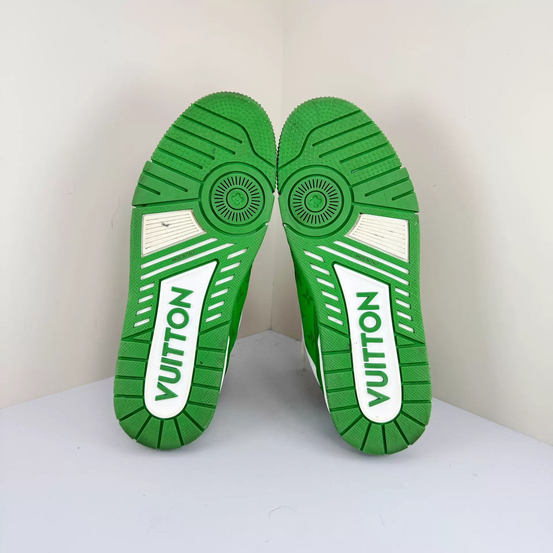 Louis Vuitton LV White Green Embossed Monogram Trainer 98new 7US Size US 7 / IT 37 - 5 Thumbnail