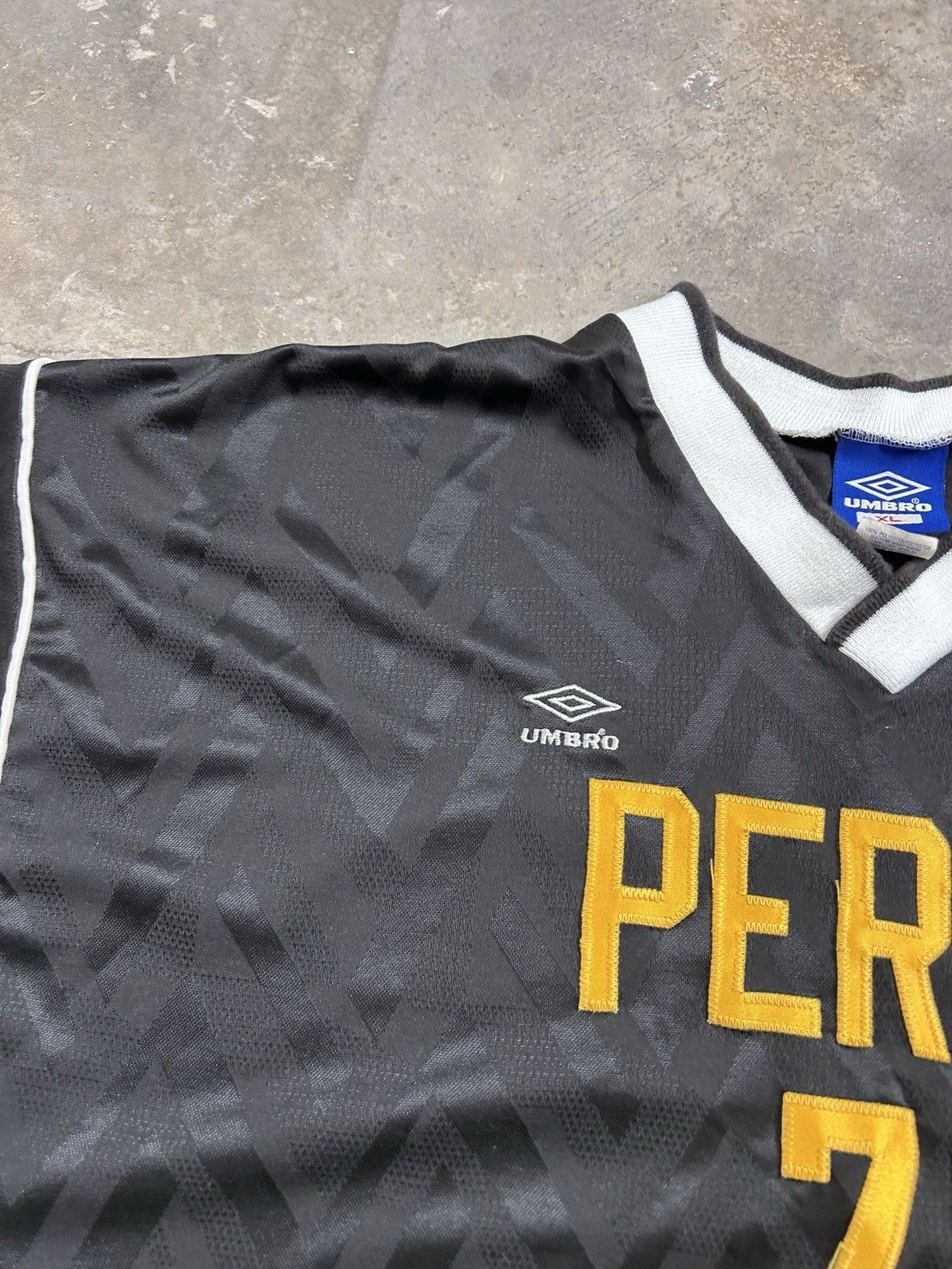 Umbro Vintage 90’s Umbro Patterned Soccer Jersey Size XL Size US XL / EU 56 / 4 - 3 Thumbnail