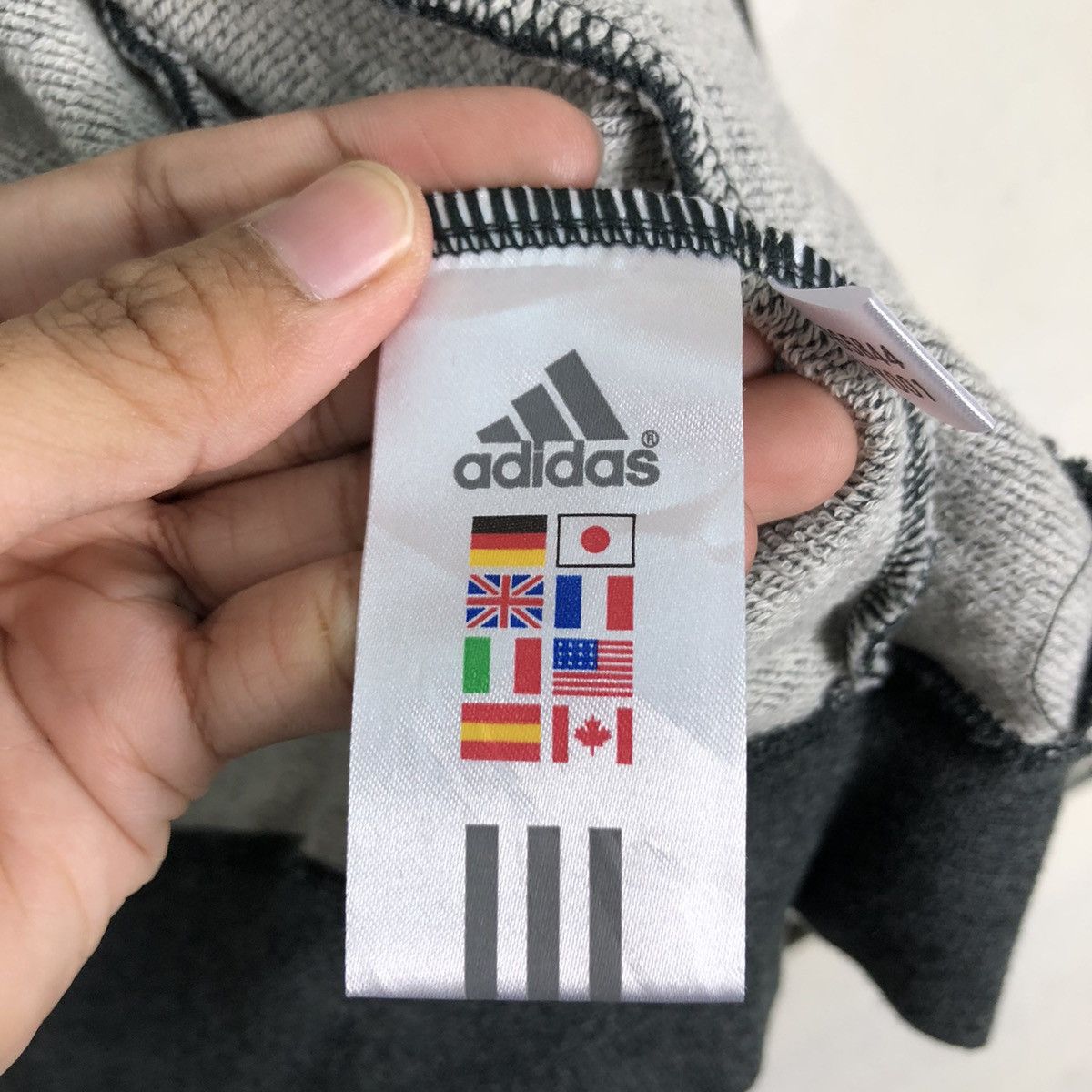Adidas Adidas Three Stripe Long Sleeve Sweater Rare small Size US S / EU 44-46 / 1 - 17 Thumbnail