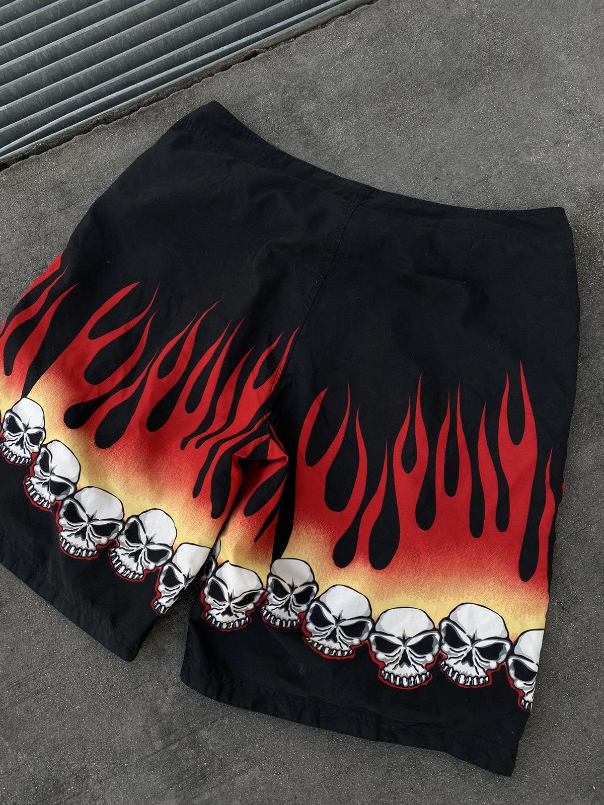 Vintage Vintage Rare Flame Skull Reversible Short Pants Size US 33 - 7 Thumbnail
