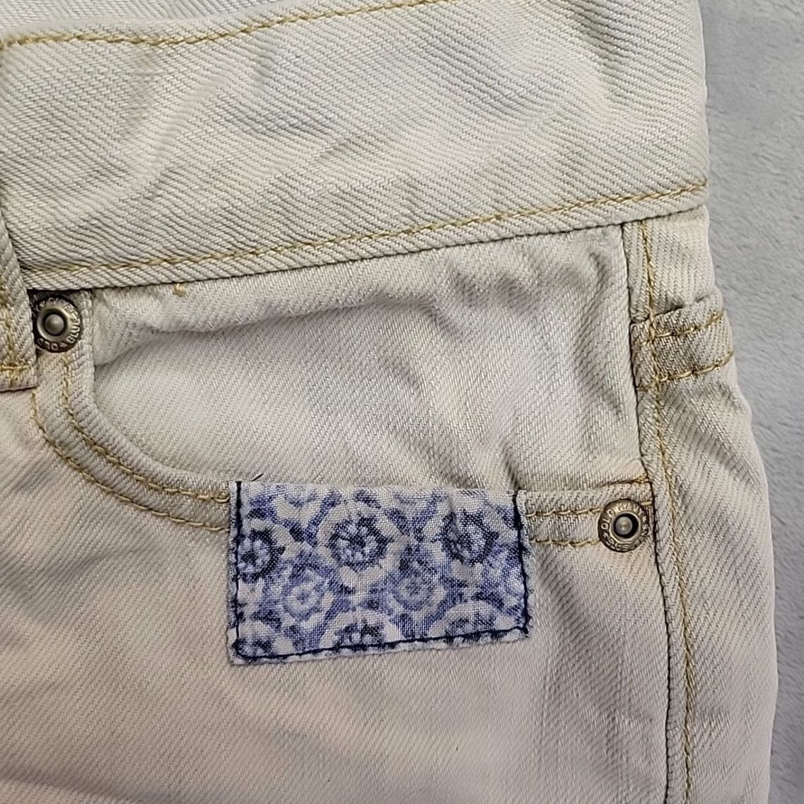 Old Navy Vintage Old Navy Mini Shorts Womens 2 Faded Embroidered Patch Denim Biker Y2K Size 26" / US 2 / IT 38 - 3 Thumbnail