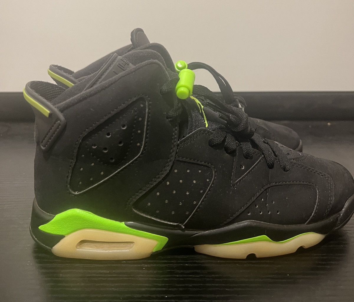 Nike SIZE 6 MEN - Jordan 6 Retro Electric Green Size US 6 / EU 39 - 3 Thumbnail