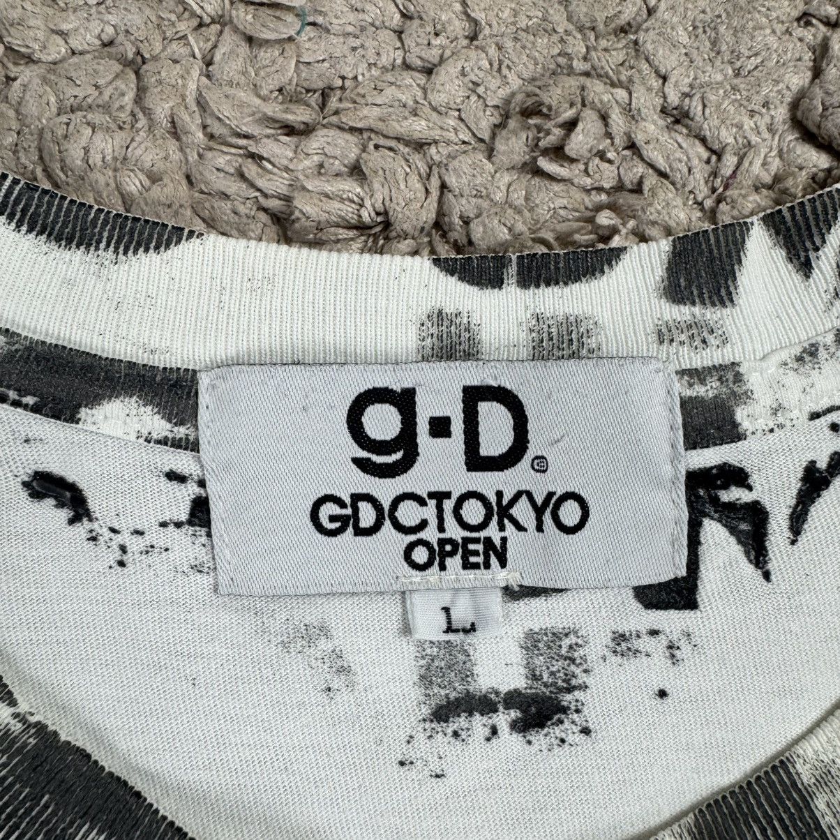 Japanese Brand Vintage Japan GDC Tokyo Handprint T-shirt Size US L / EU 52-54 / 3 - 18 Thumbnail