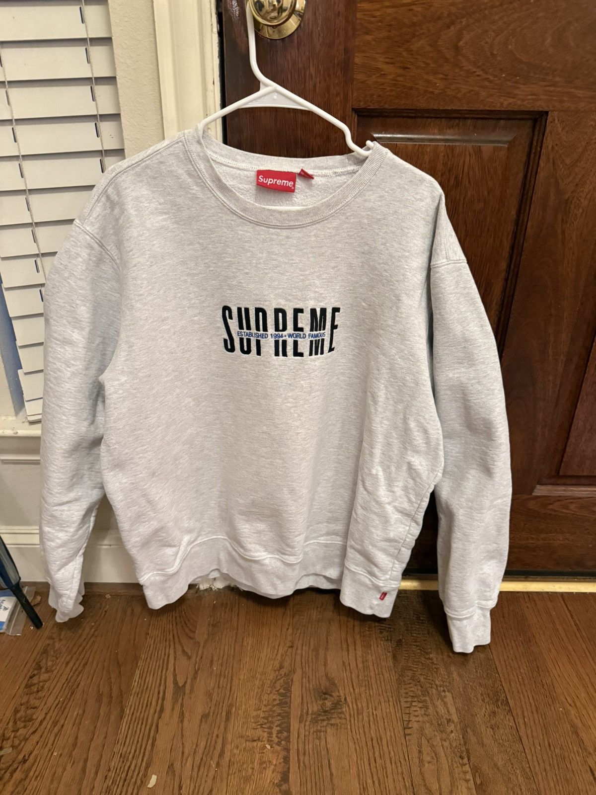 Supreme Supreme World Famous Crewneck FW18 Size US L / EU 52-54 / 3 - 1 Thumbnail