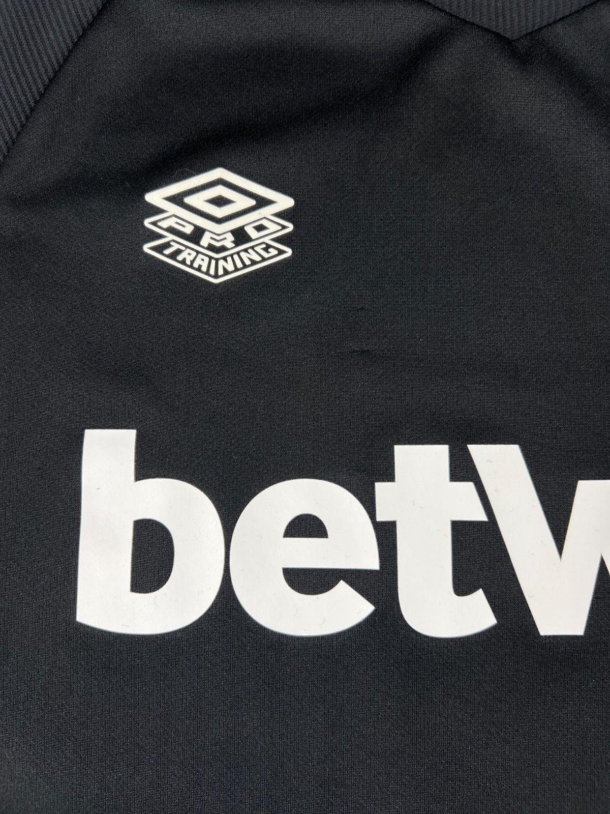 Umbro Umbro West Ham United FC Soccer jersey Football Shirt BLOKE Size US M / EU 48-50 / 2 - 6 Thumbnail