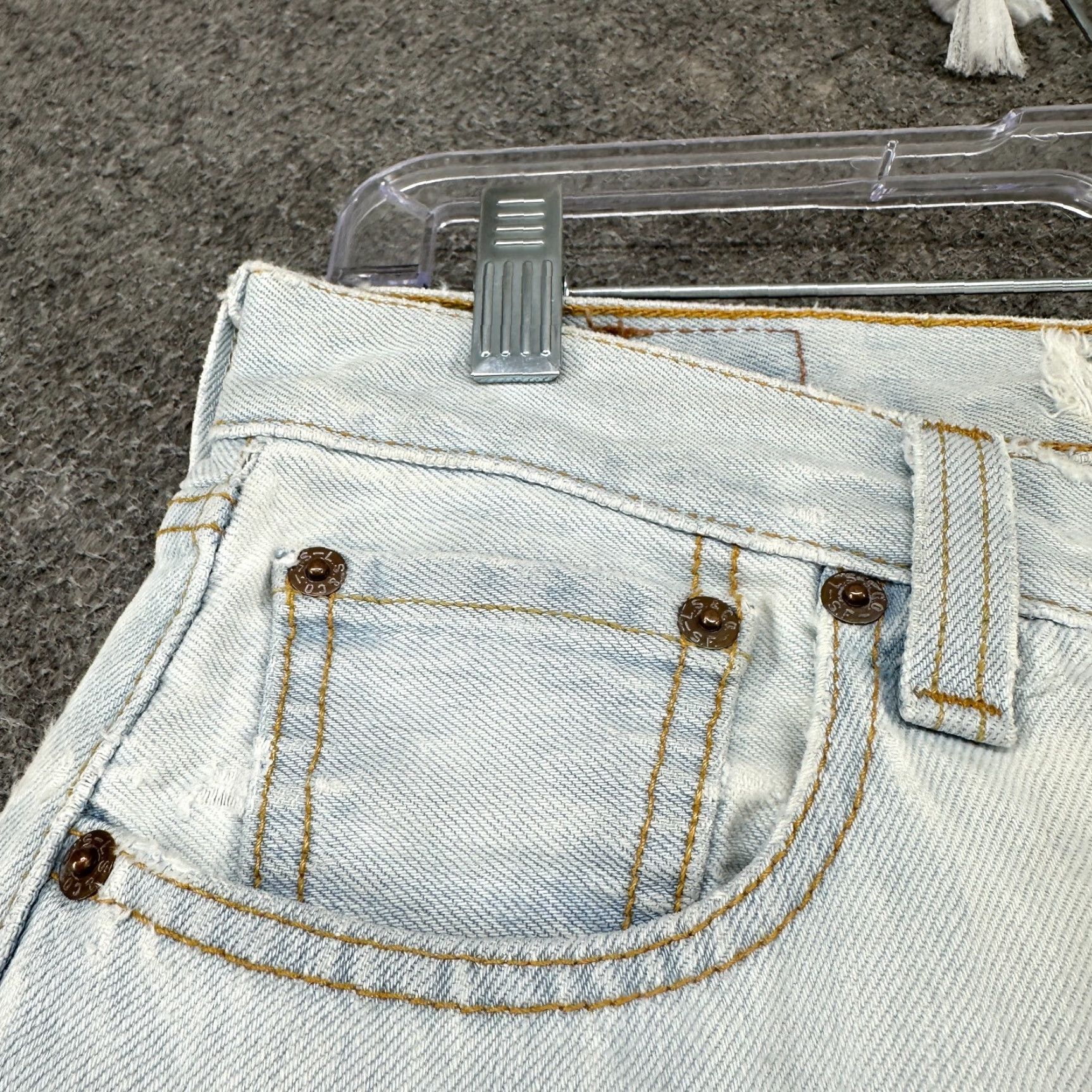 Levi's VINTAGE Levi's 501 Jeans Mens 30x34 Blue Regular Straight Light Wash Distressed 90s Y2K Size US 30 / EU 46 - 2 Thumbnail