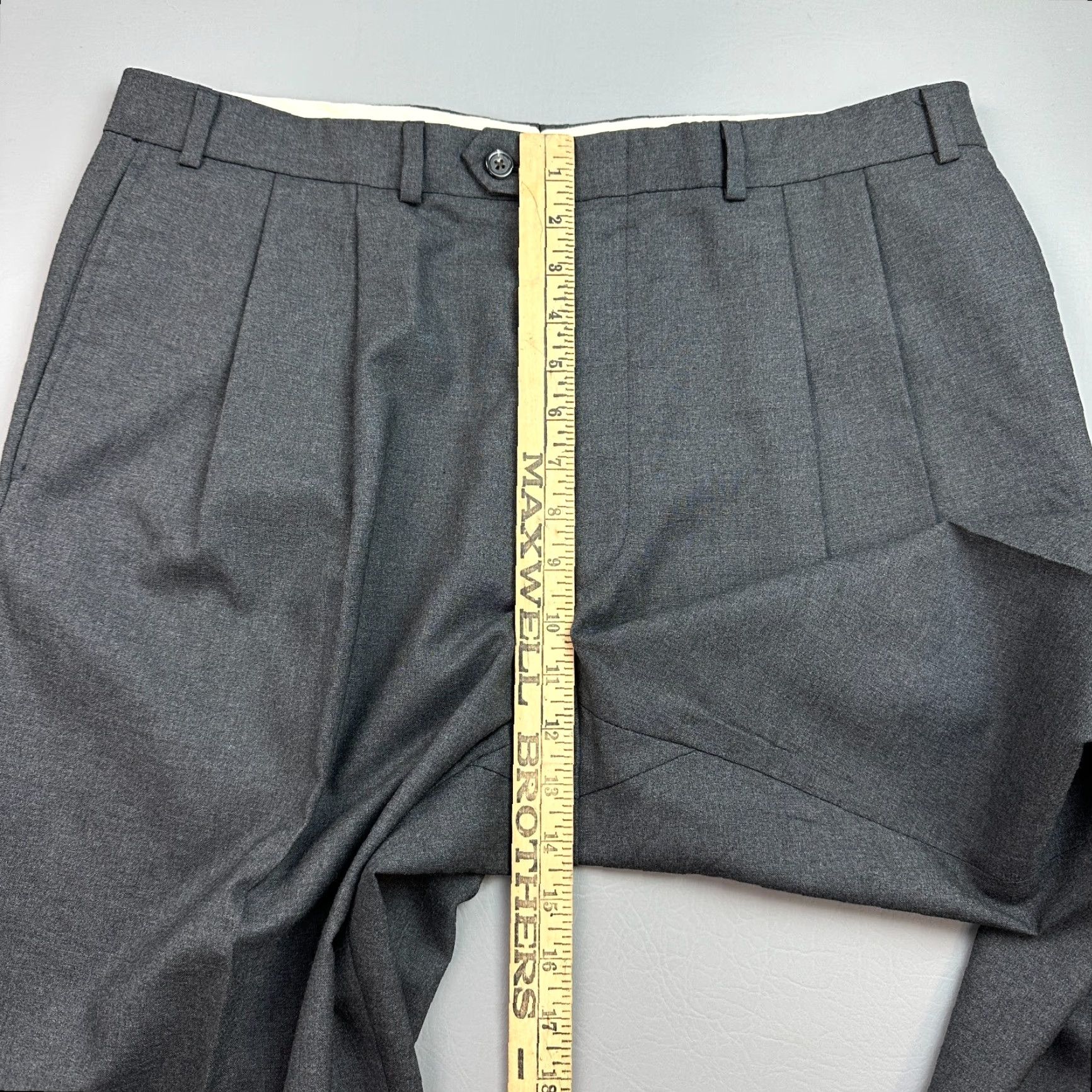 Ralph Lauren Lauren Ralph Lauren Pants Mens 36x30 Gray Wool Pleated Total Comfort Trouser Size US 36 / EU 52 - 6 Thumbnail