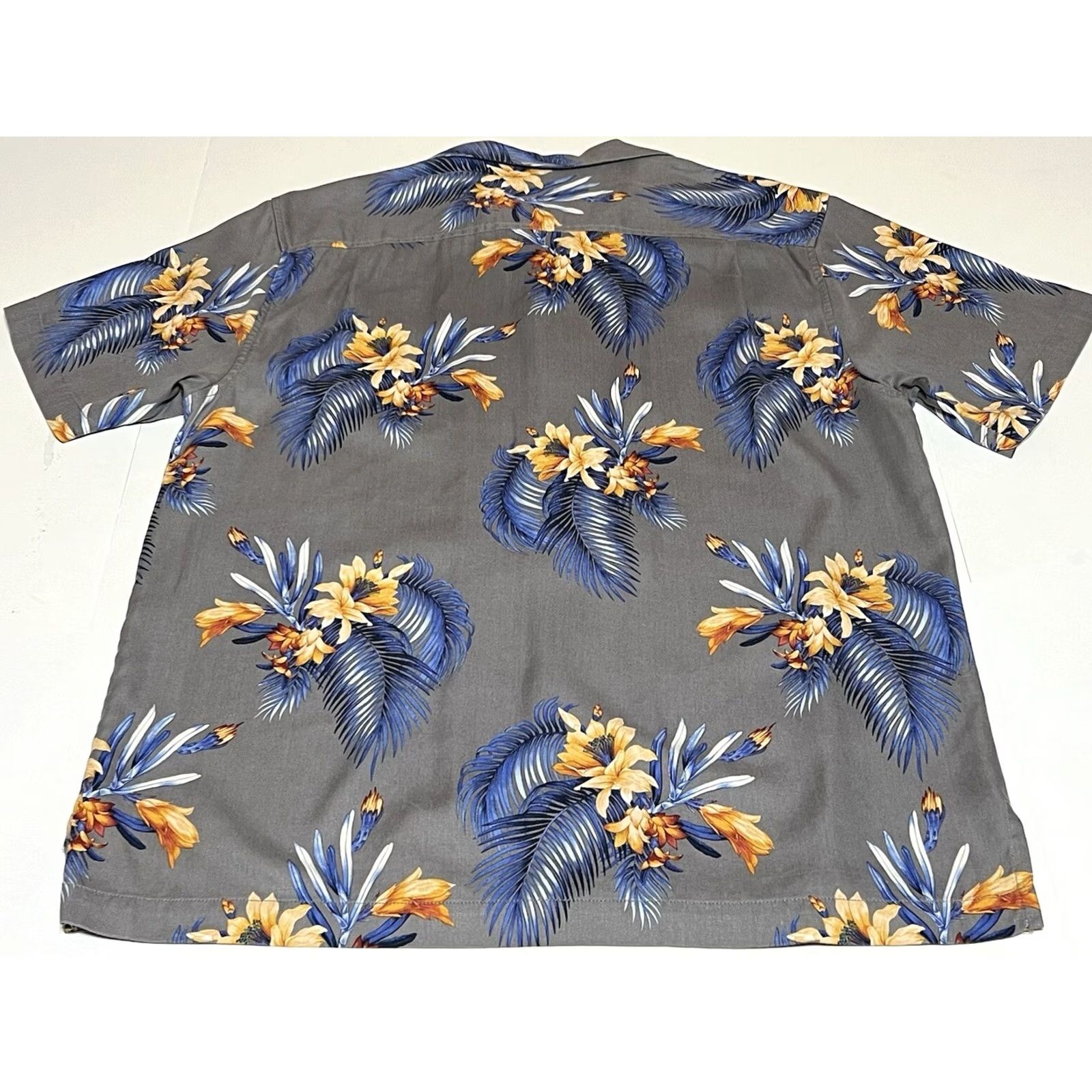 Tommy Bahama Tommy Bahama Short Sleeve Mens Button Up Shirt L Tropical Hawaiian 100% Silk Silk Multicolor Floral Button-Up Casual Beach Hawaiian 90s Theme Mens Size US L / EU 52-54 / 3 - 3 Thumbnail
