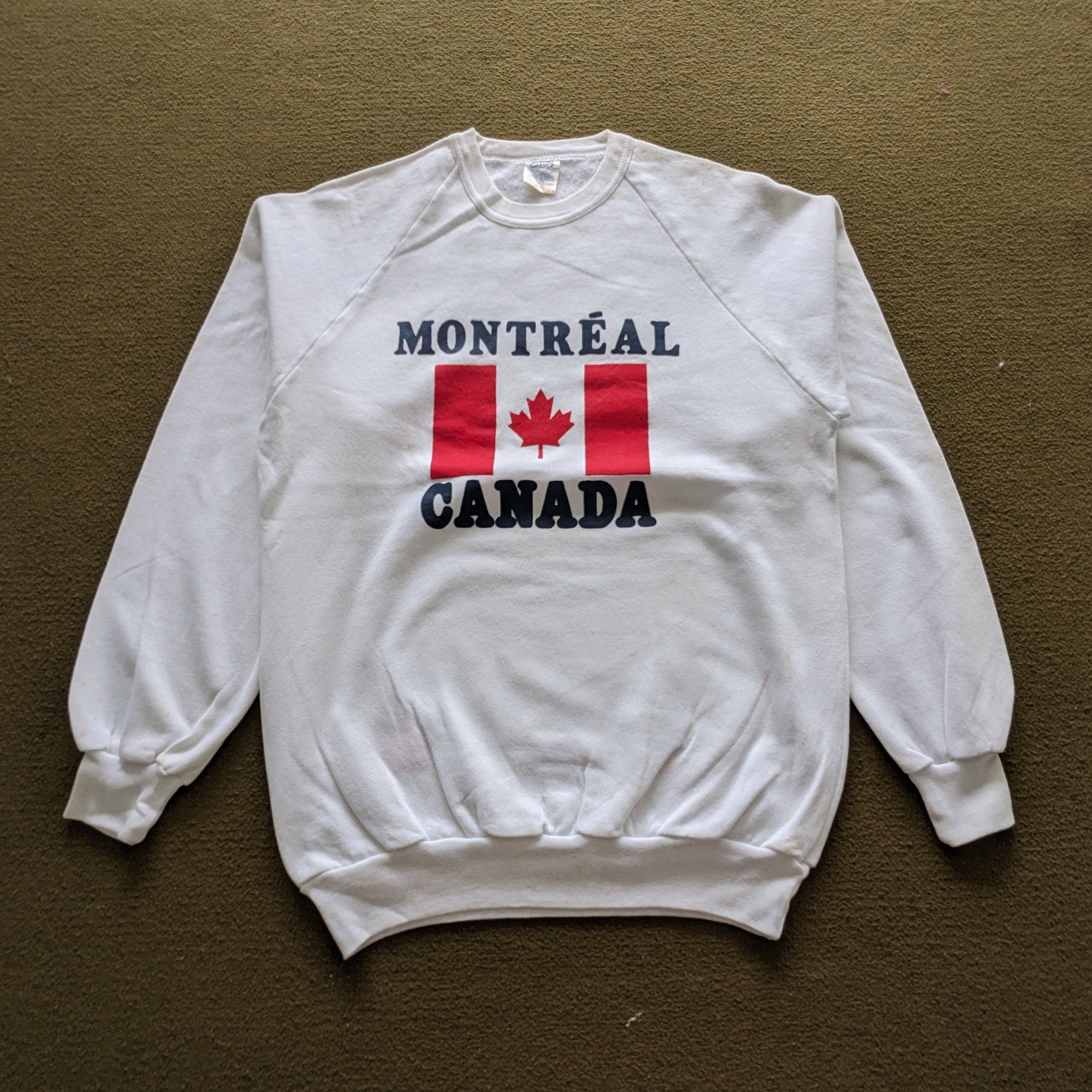 Vintage Vintage MONTREAL CANADA Flag Design Sweatshirt Size US S / EU 44-46 / 1 - 1 Thumbnail