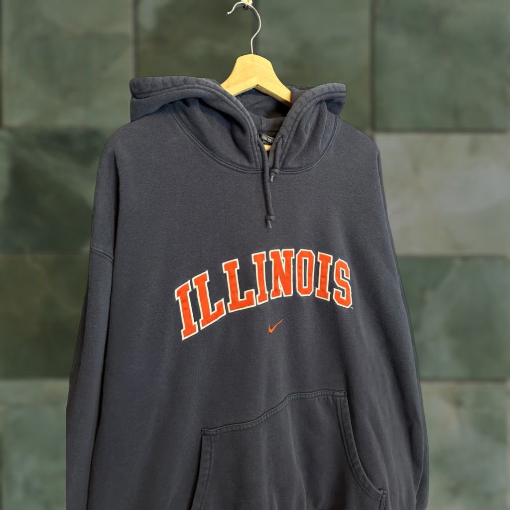 Nike VINTAGE Nike Hoodie 2XL Check Blue 90s University Of Illinois Pullover Men Size US XXL / EU 58 / 5 - 1 Thumbnail