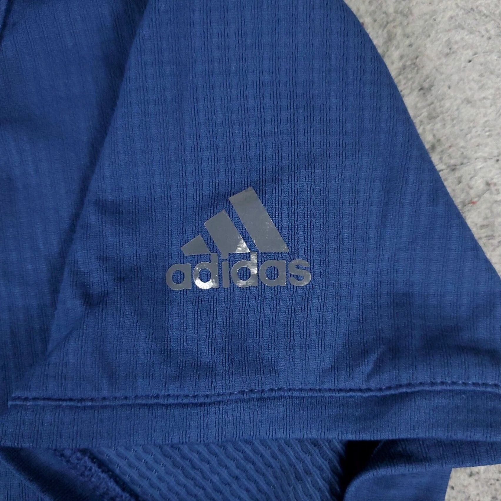 Adidas VINTAGE Adidas T-Shirt Womens Size Small Blue Casual Crew Neck Logo Short Sleeve Size S / US 4 / IT 40 - 3 Thumbnail