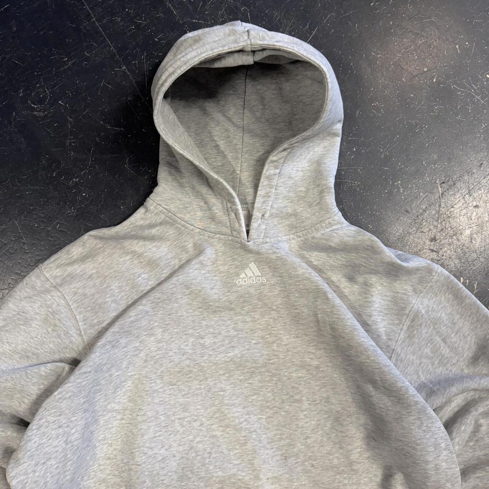 Adidas × Vintage Vintage Adidas Centre Logo Ash Grey Hoodie Size US L / EU 52-54 / 3 - 1 Thumbnail