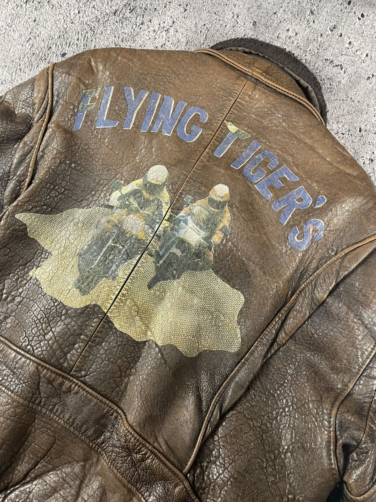Genuine Leather × Vintage Vintage Flying Tigers Distressed Leather MA-1 Jacket Size US L / EU 52-54 / 3 - 5 Thumbnail