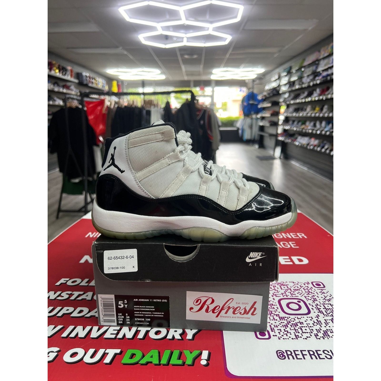 Jordan Brand Air Jordan 11 Concord Size 5.5y Size US 5.5 / EU 38 - 1 Thumbnail
