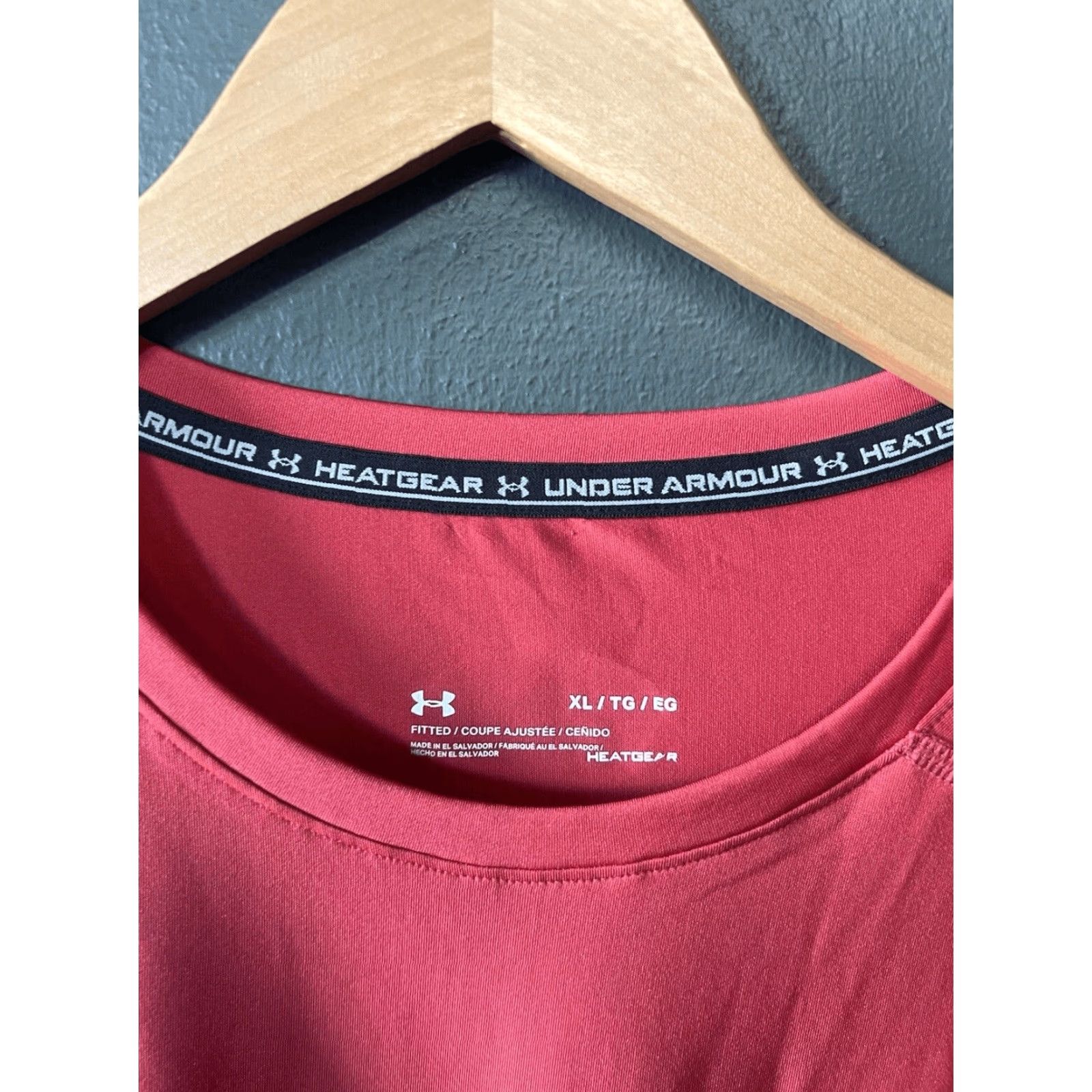 Under Armour Under Armour Mens Long Sleeve T-Shirt XL HeatGear Red Athletic Pullover Activewear Shirt - Men's Size XL Red HeatGear Size US XL / EU 56 / 4 - 3 Thumbnail