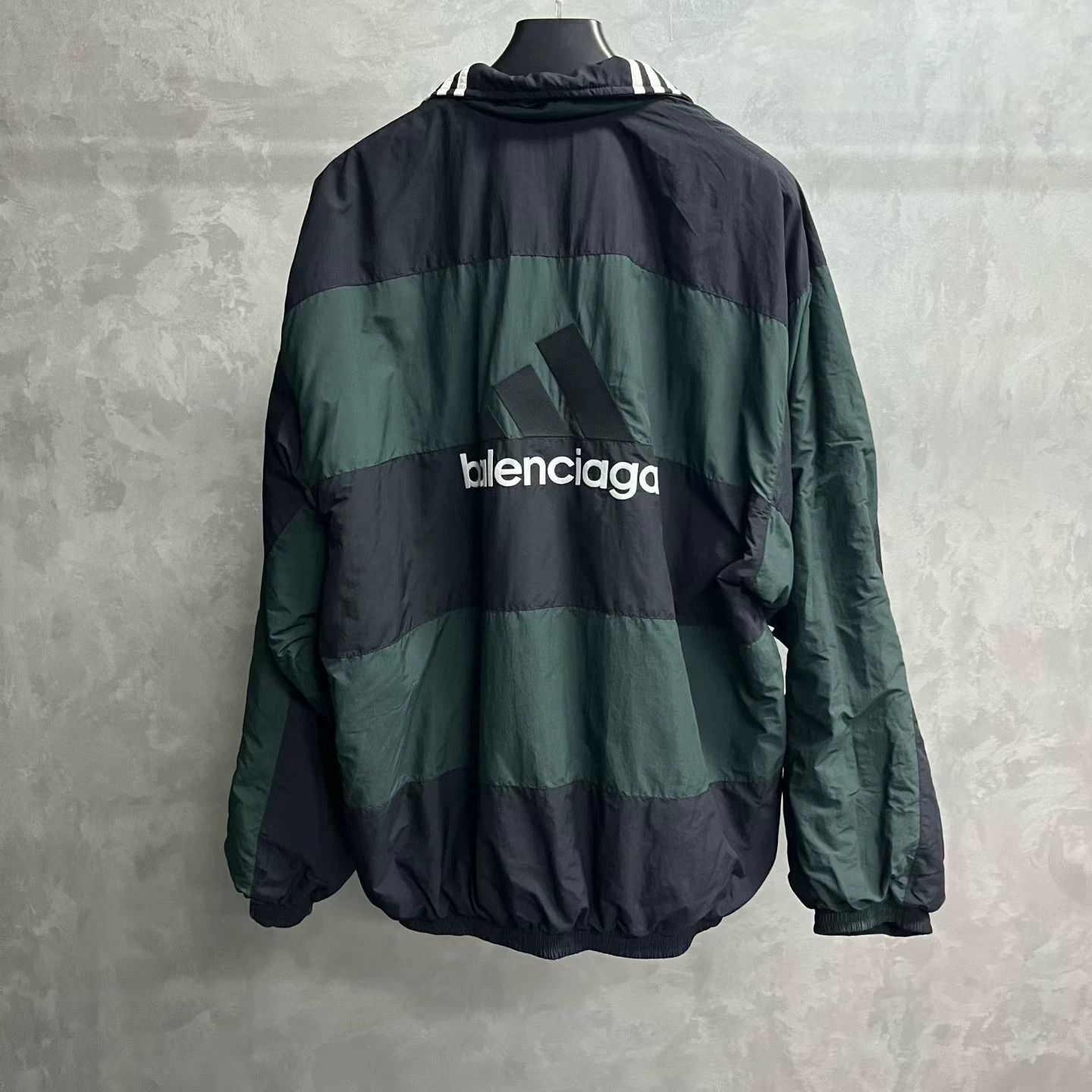 Balenciaga balenciaga black logo embroidered reversible jacket Size US M / EU 48-50 / 2 - 2 Thumbnail