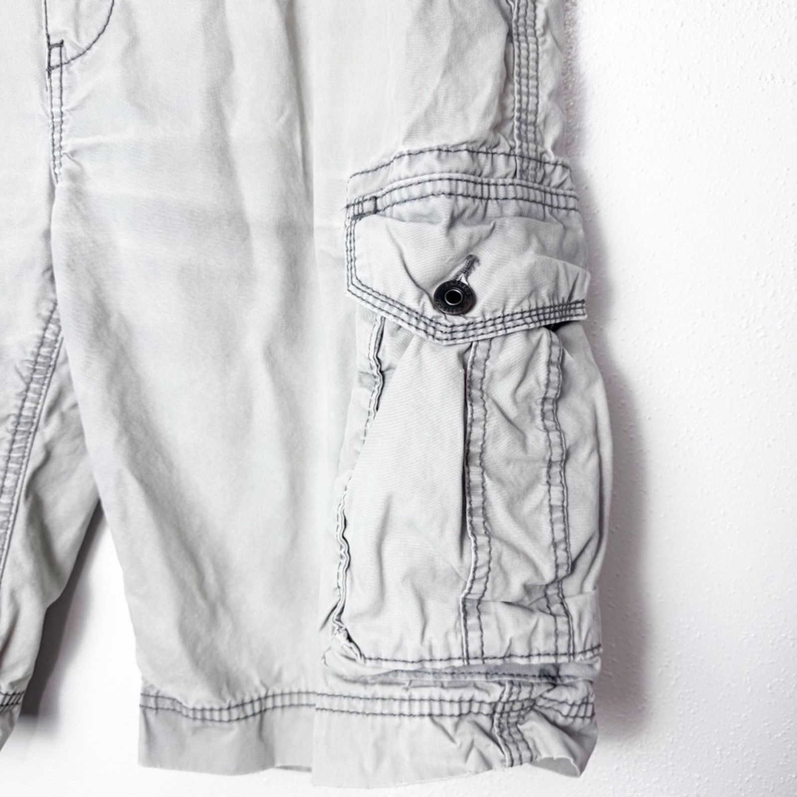 Express Express 10” Grey Contrast Stitch Cargo Shorts Men’s Size 38 Size US 38 / EU 54 - 2 Thumbnail