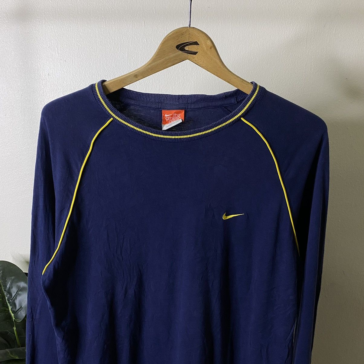 Nike Vintage Y2K Nike Essential Embroidery Small Swoosh LS Tee Size US M / EU 48-50 / 2 - 2 Thumbnail