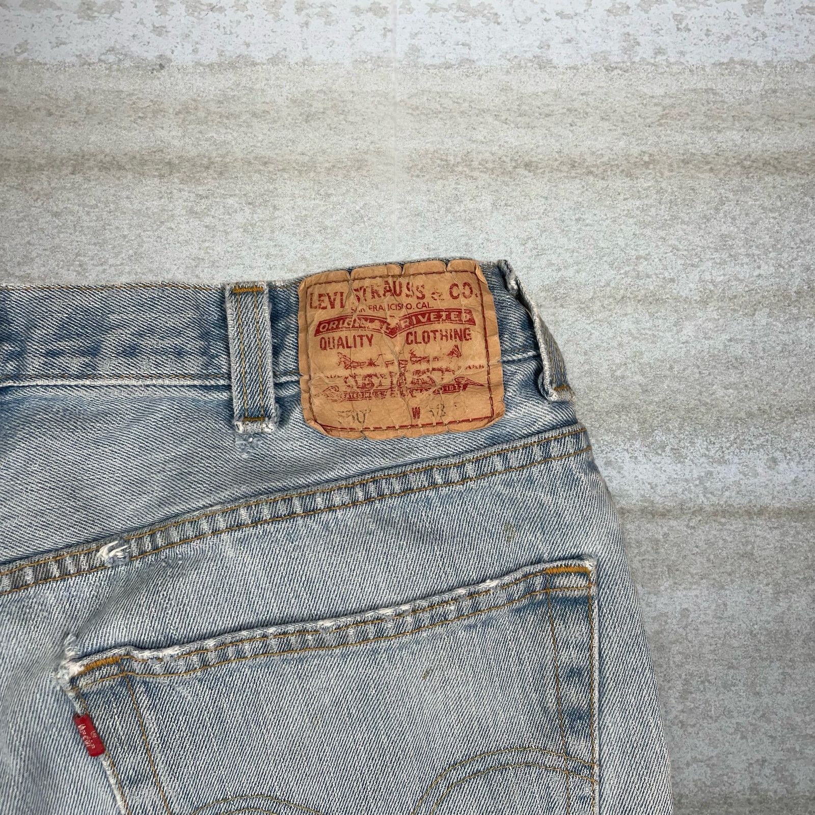 Levi's Vintage Y2K Levis 550 Jeans 38x34 Relaxed Light Wash Denim Size US 38 / EU 54 - 4 Thumbnail