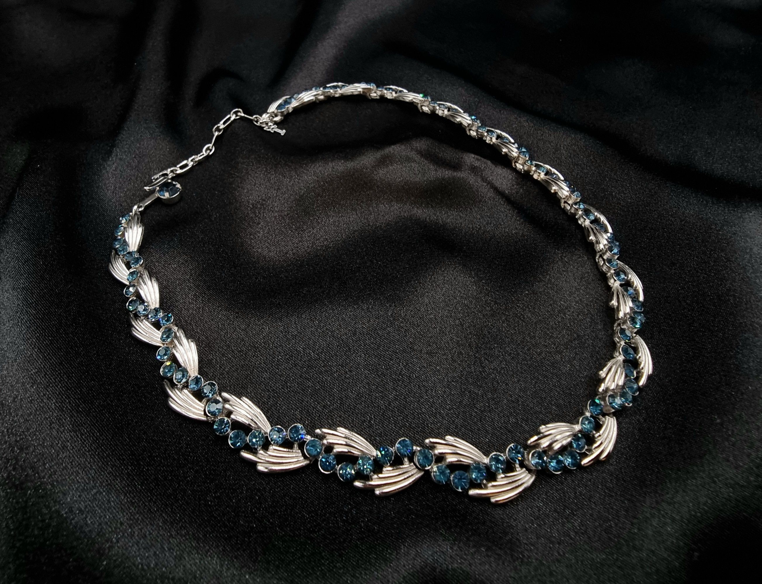 Vintage Rare Find Vintage 1960s TRIFARI Silver-Tone Choker Necklace Size ONE SIZE - 3 Thumbnail